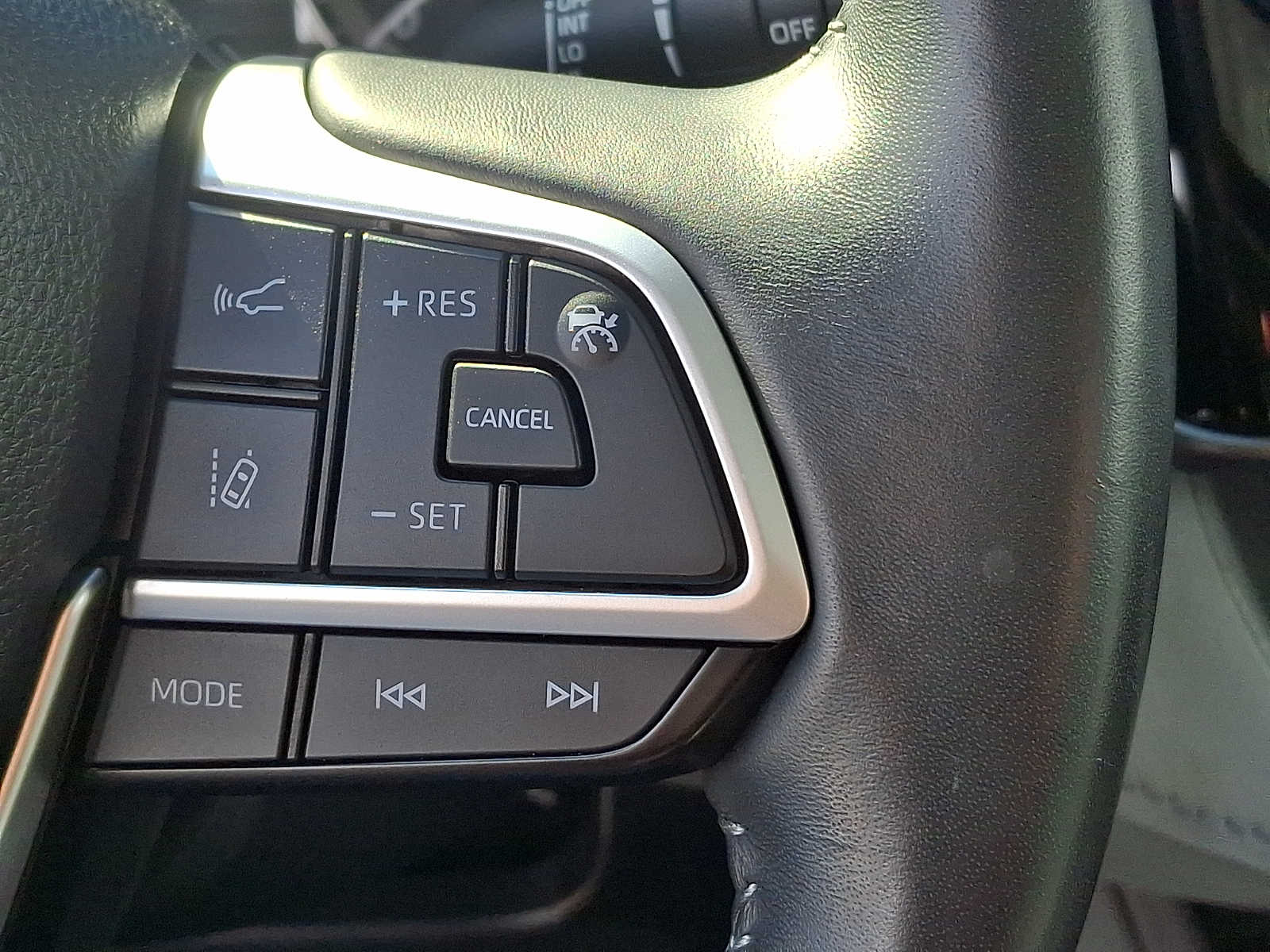 Thumbnail: 2022 Toyota Highlander - 28