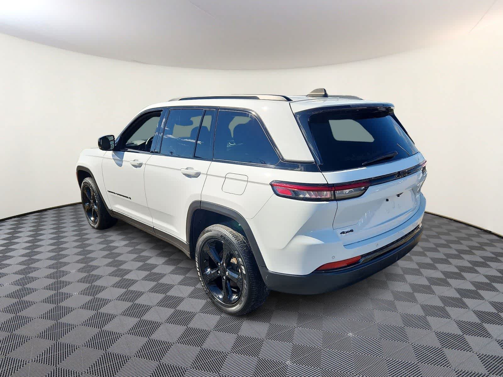 Thumbnail: 2023 Jeep Grand Cherokee - 7