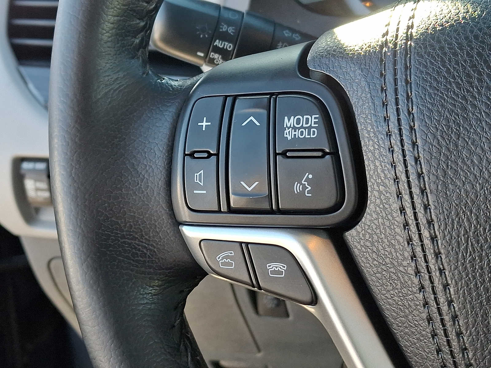 Thumbnail: 2015 Toyota Sienna - 26