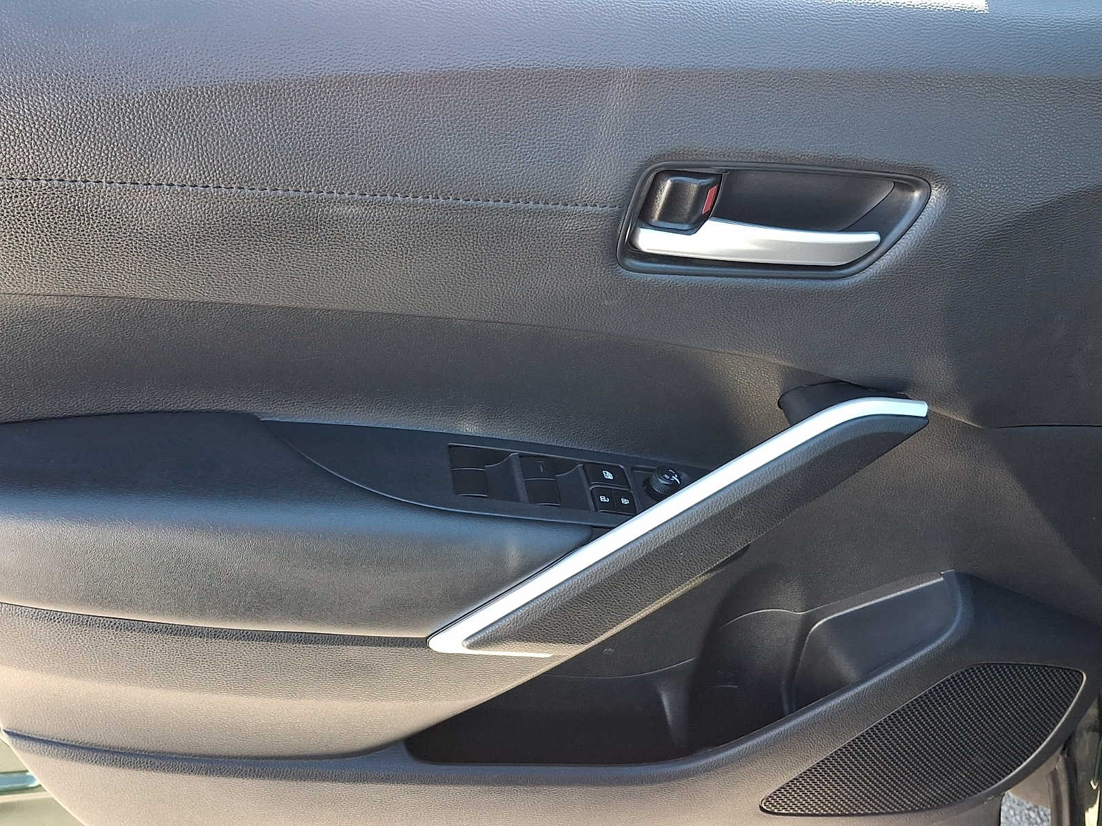 Thumbnail: 2025 Toyota Corolla Cross - 15