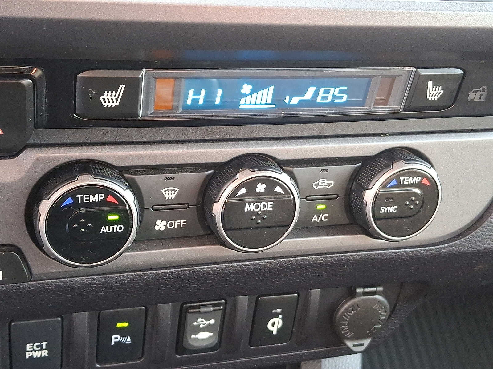 Thumbnail: 2017 Toyota Tacoma - 18