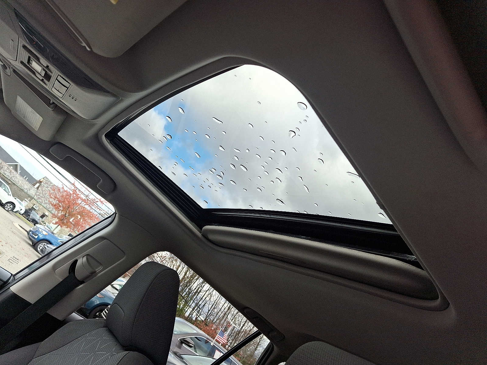 Thumbnail: 2021 Toyota RAV4 - 17