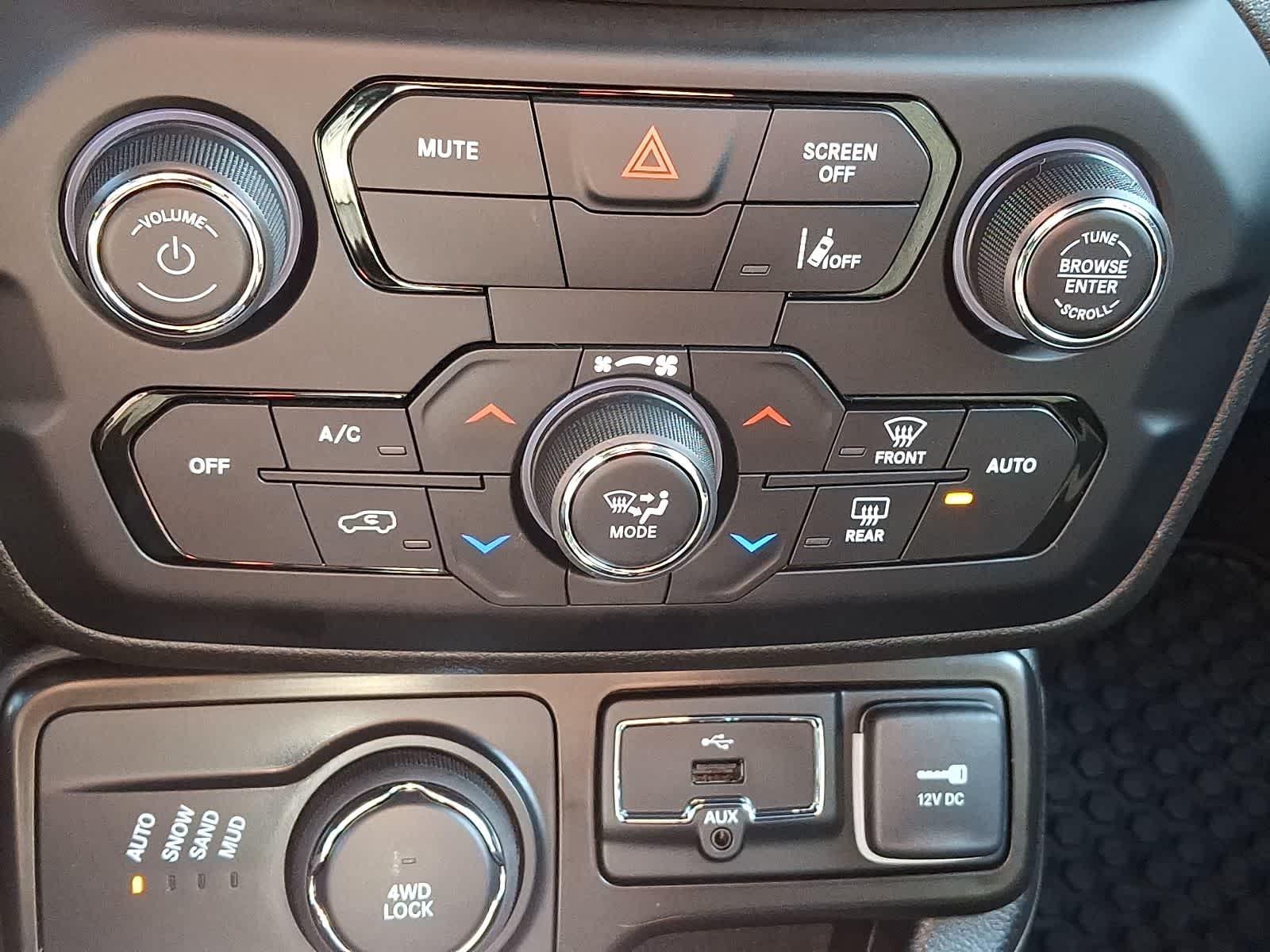 Thumbnail: 2022 Jeep Renegade - 17