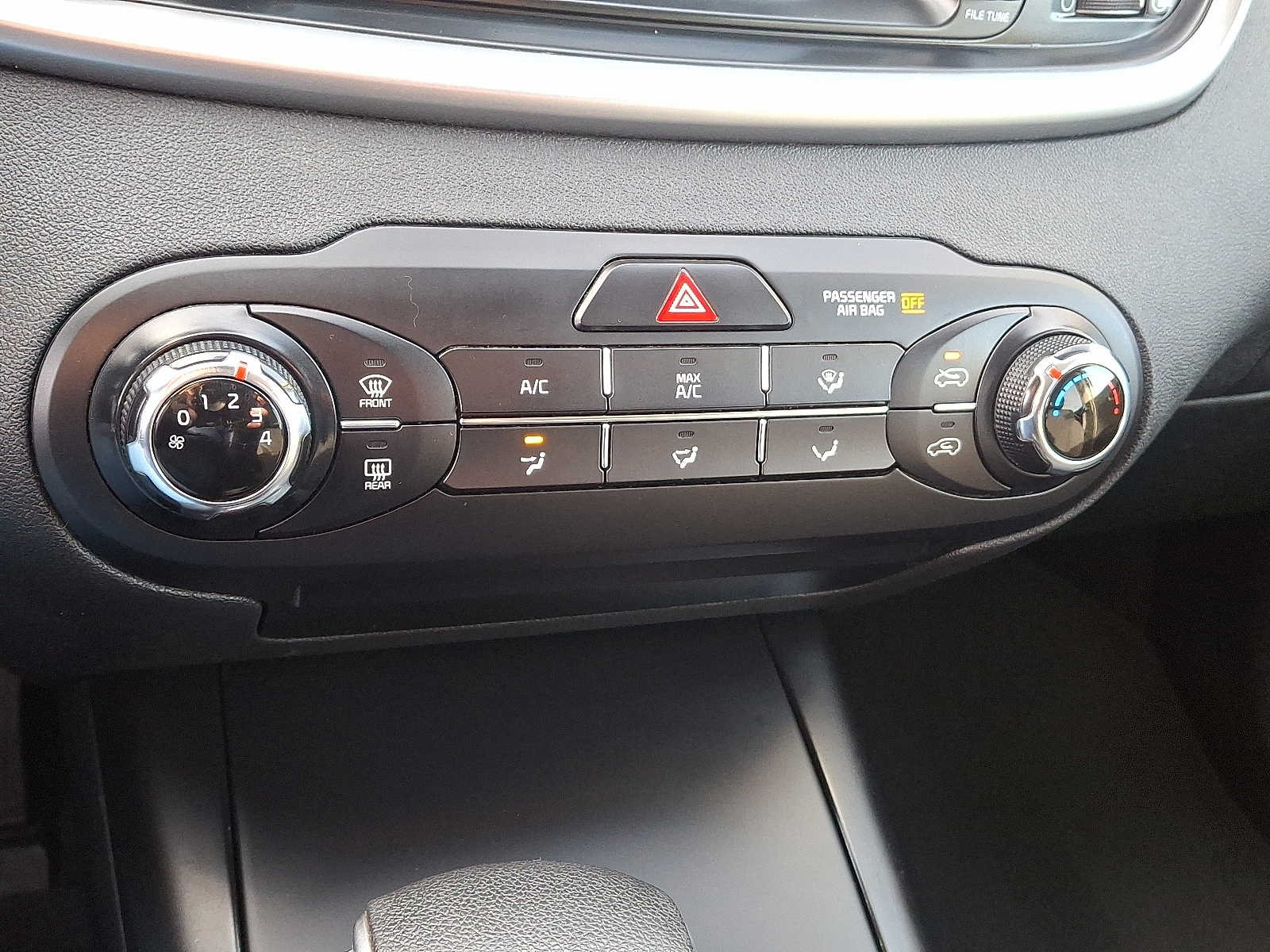 Thumbnail: 2019 Kia Sorento - 17