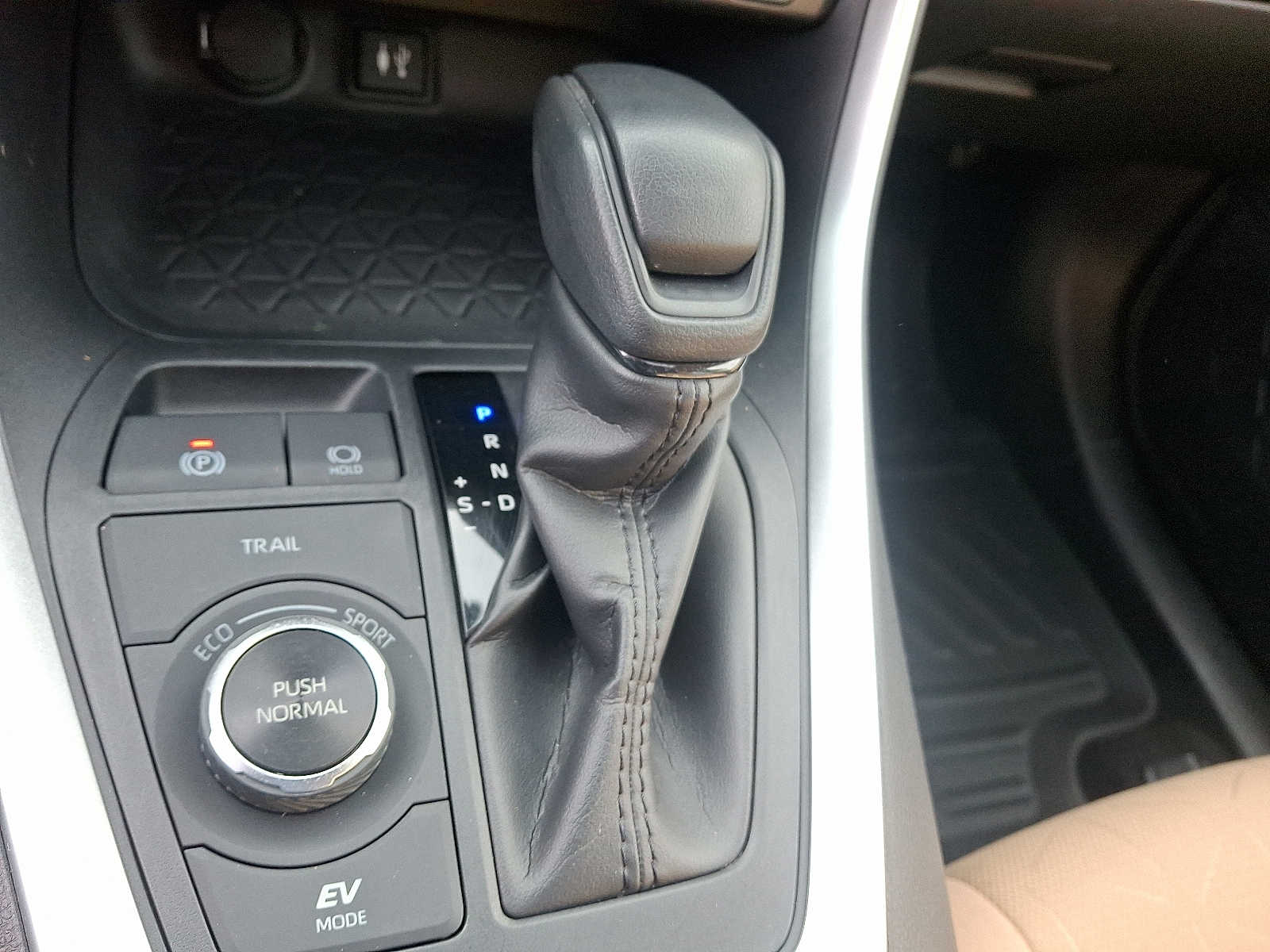 Thumbnail: 2019 Toyota RAV4 - 18