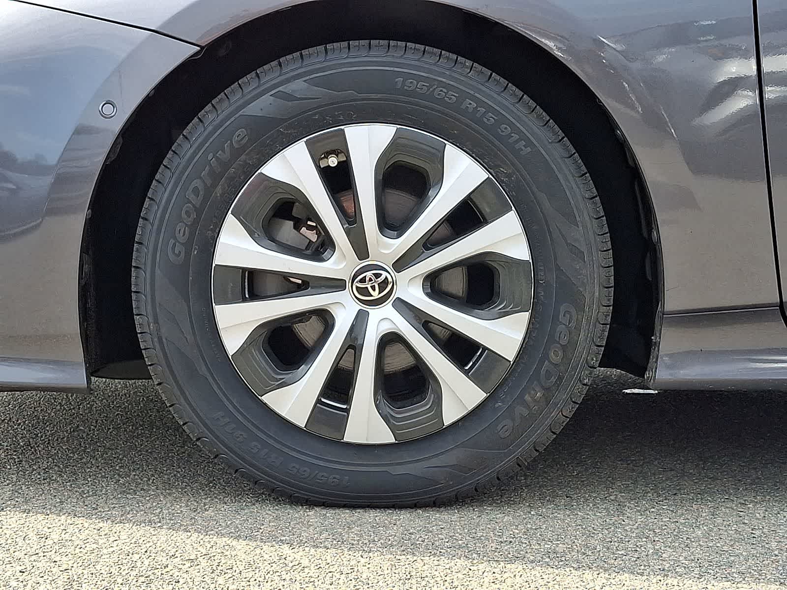 Thumbnail: 2021 Toyota Prius - 11