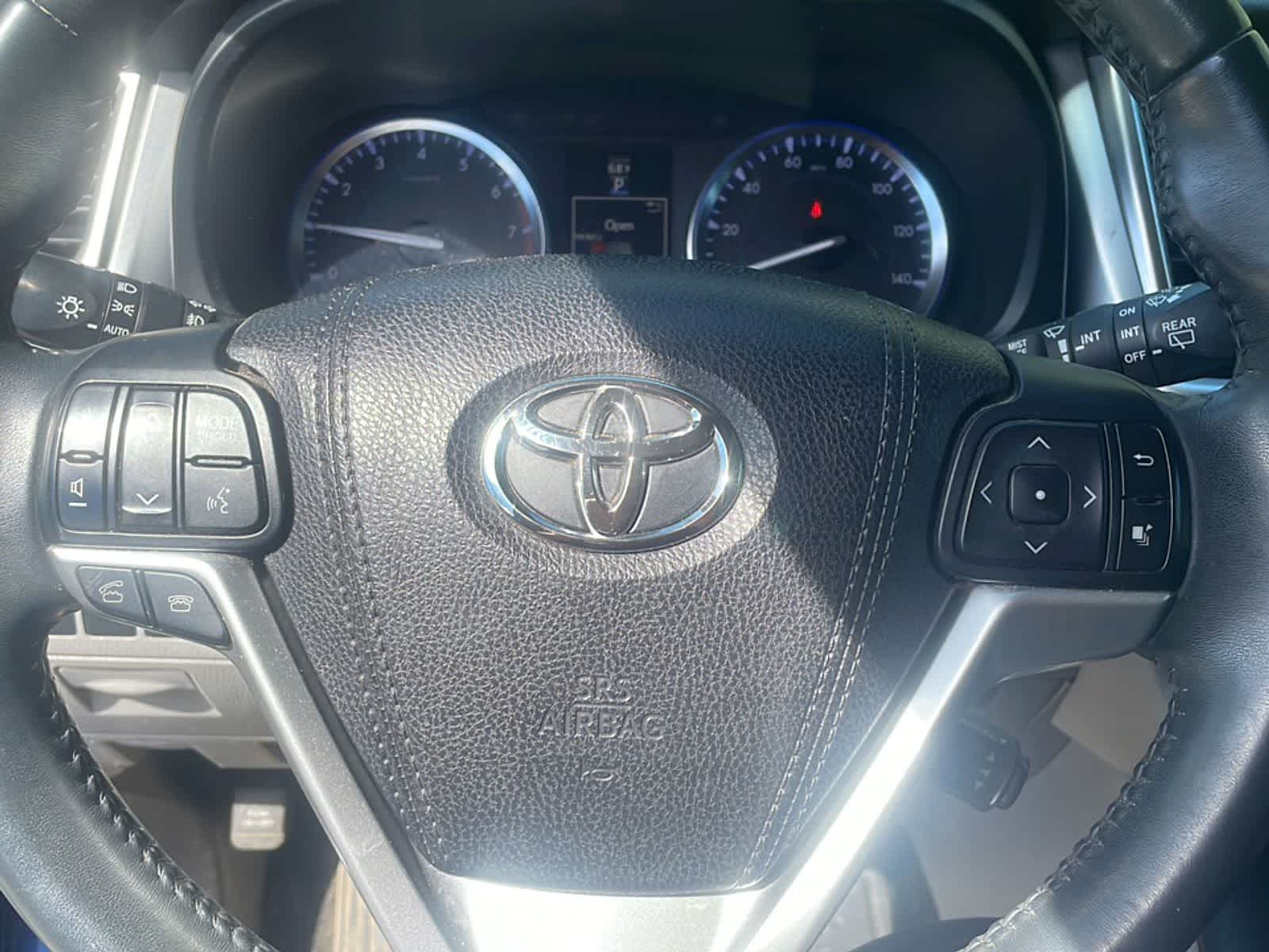 Thumbnail: 2016 Toyota Highlander - 14