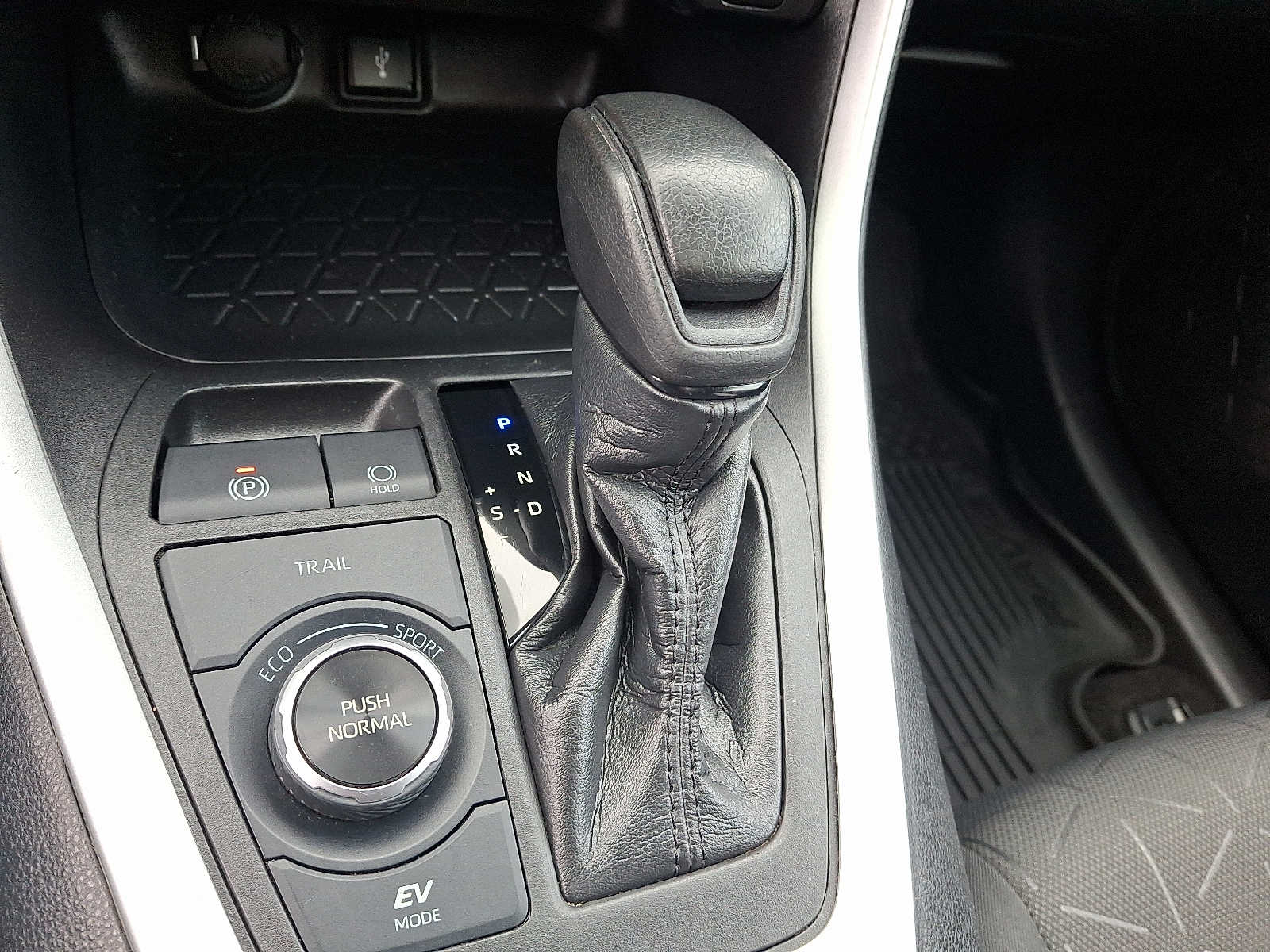 Thumbnail: 2021 Toyota RAV4 - 18