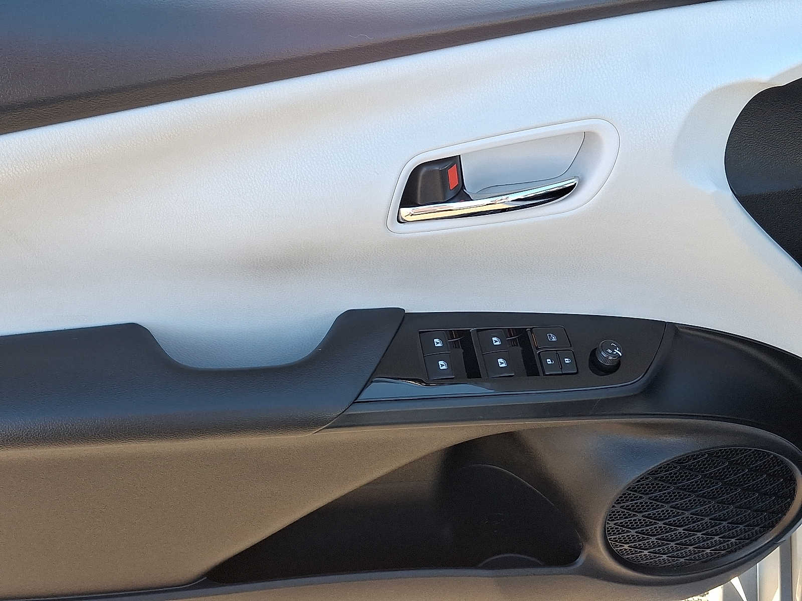 Thumbnail: 2017 Toyota Prius Prime - 15