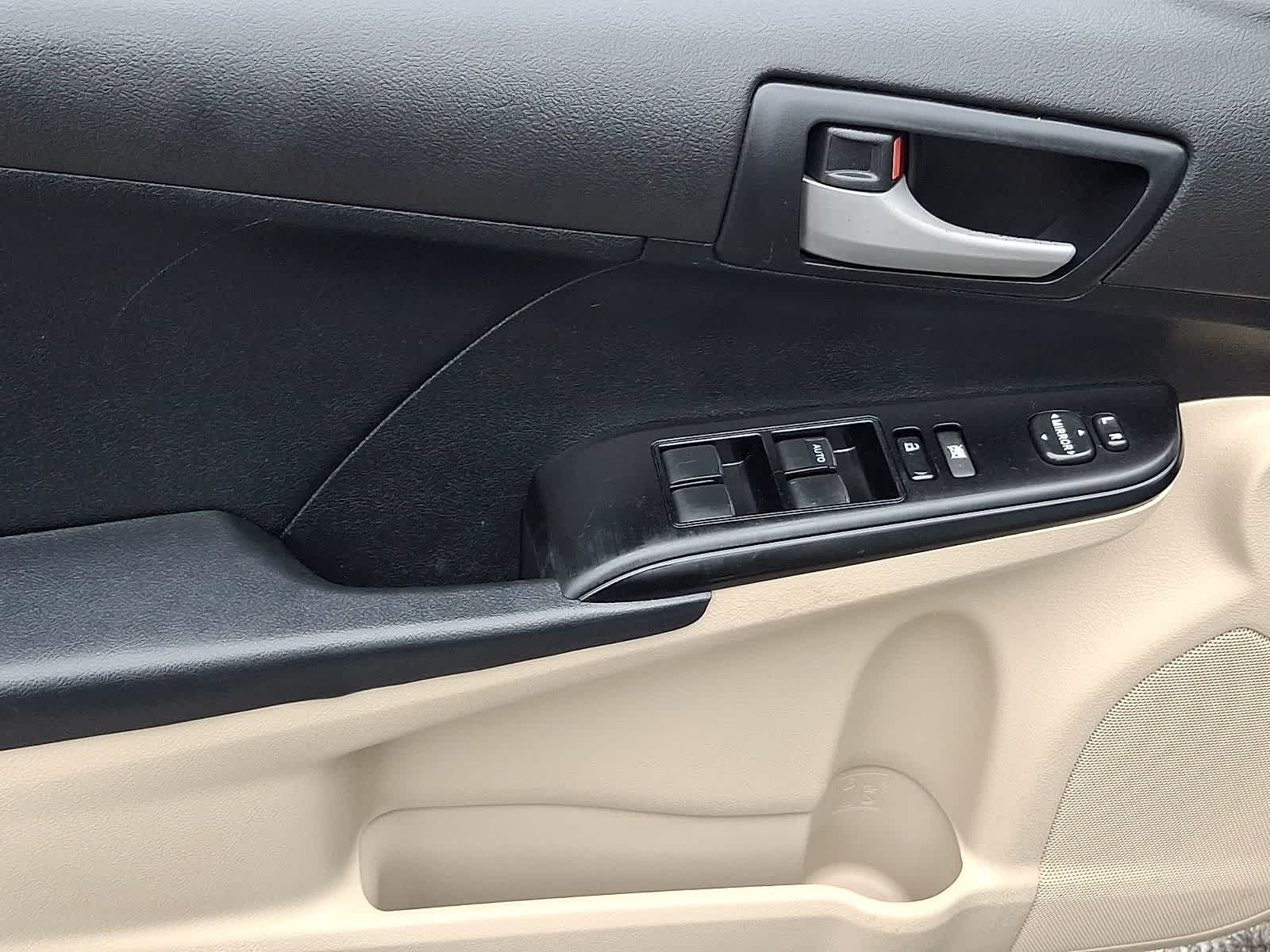 Thumbnail: 2012 Toyota Camry - 14