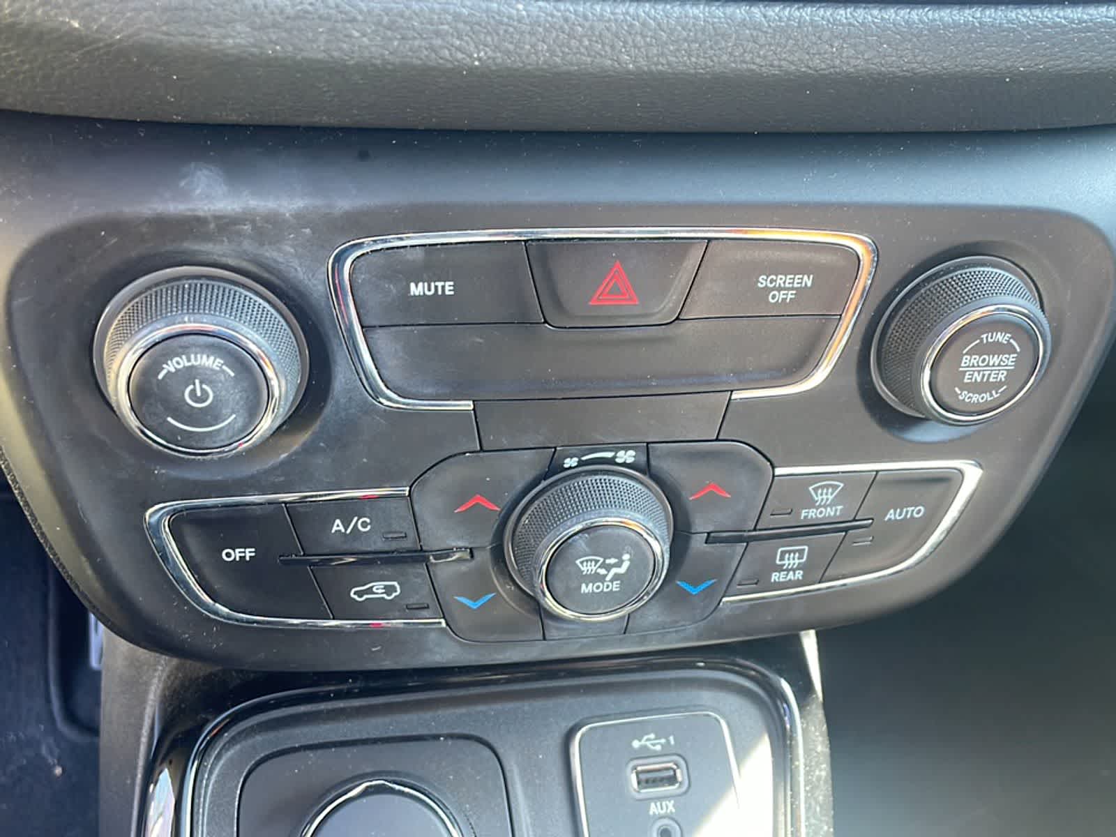 Thumbnail: 2019 Jeep Compass - 18
