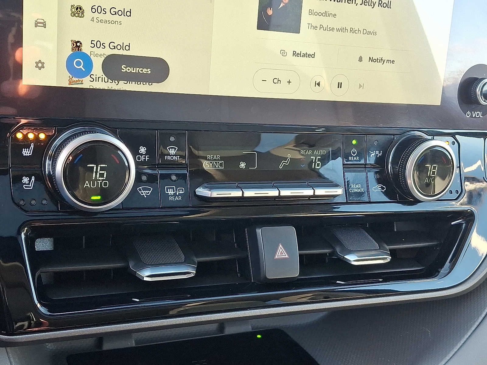 Thumbnail: 2023 Toyota Highlander - 17