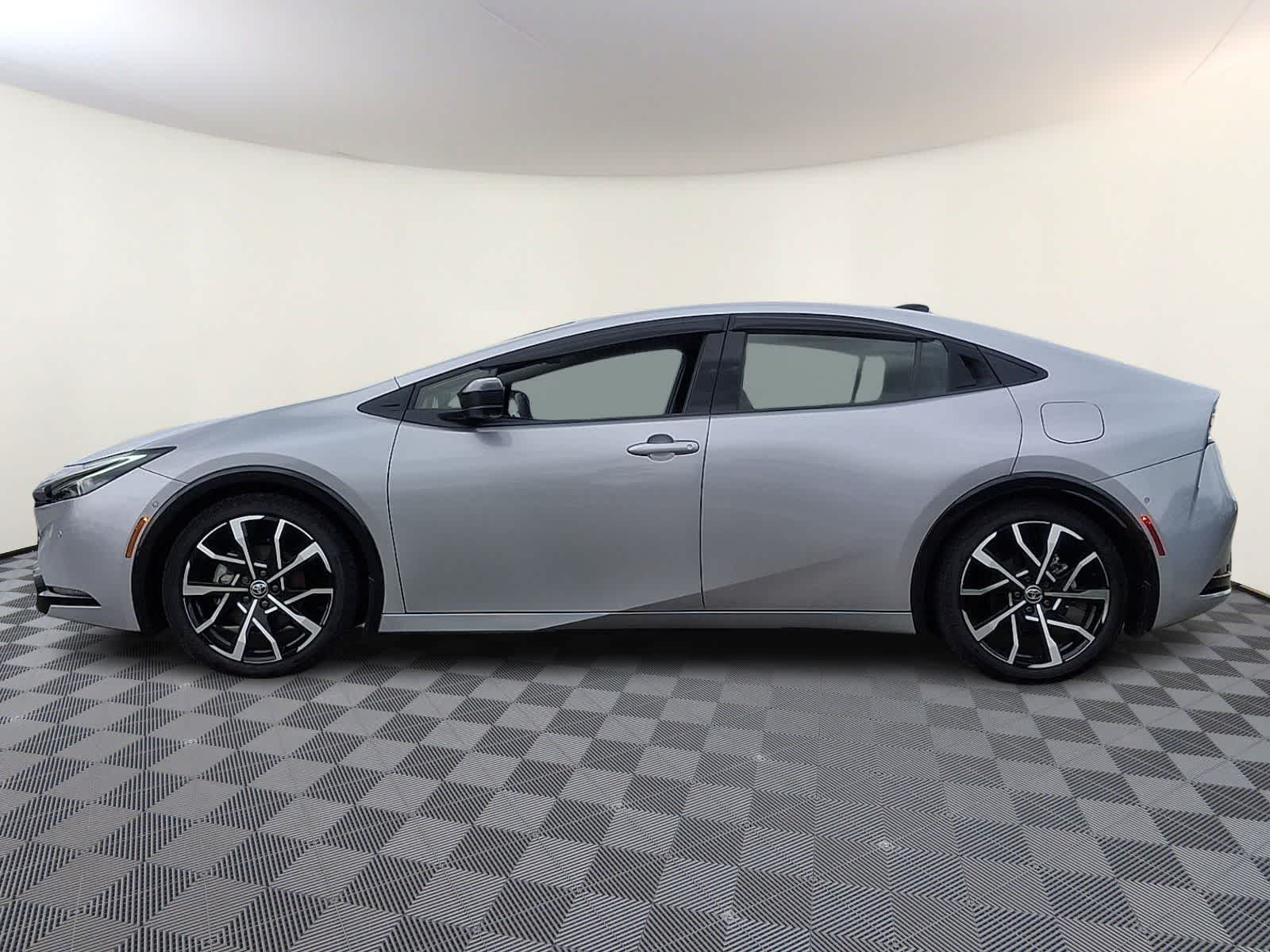 Thumbnail: 2024 Toyota Prius Prime - 9