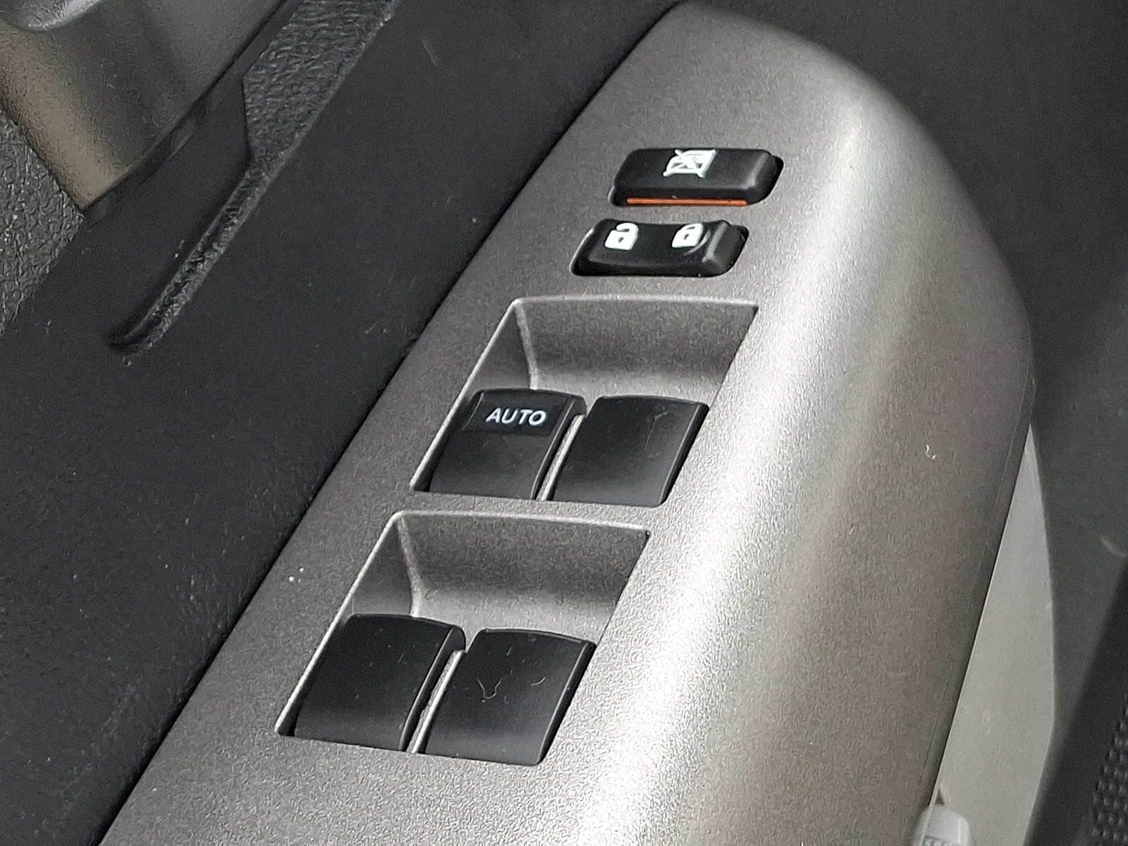 Thumbnail: 2011 Toyota Tundra - 21