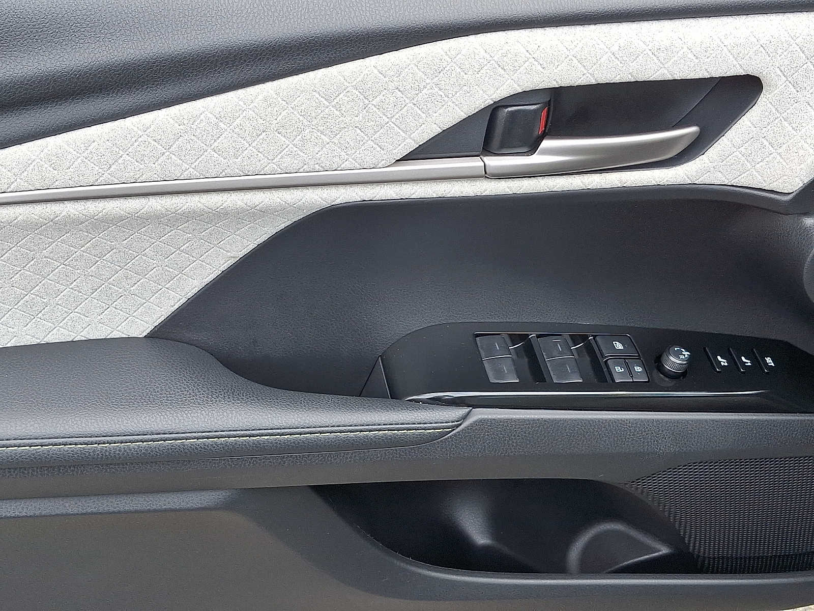 Thumbnail: 2025 Toyota Camry - 15