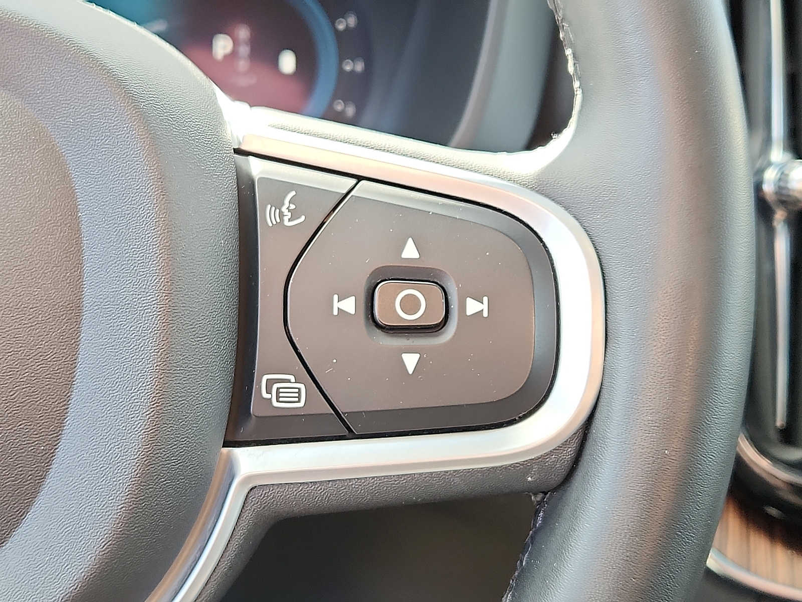 Thumbnail: 2022 Volvo XC60 - 22