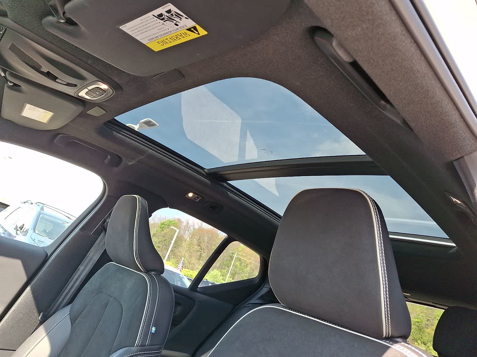 Thumbnail: 2022 Volvo XC40 - 15