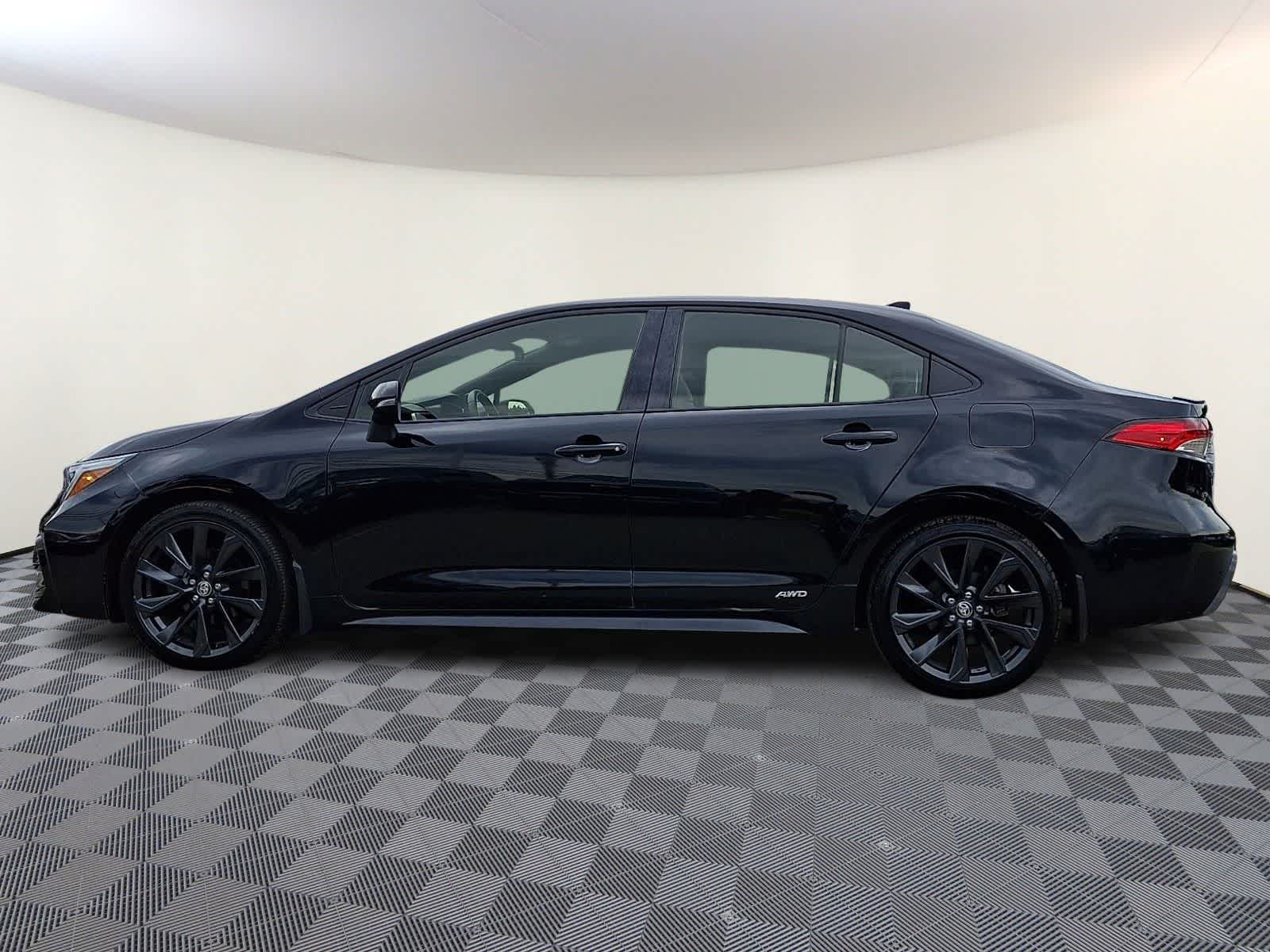 Thumbnail: 2024 Toyota Corolla - 10