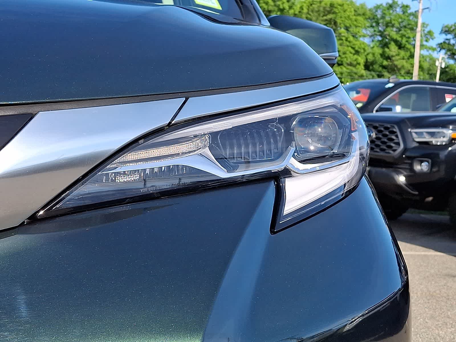 Thumbnail: 2023 Toyota Sienna - 12