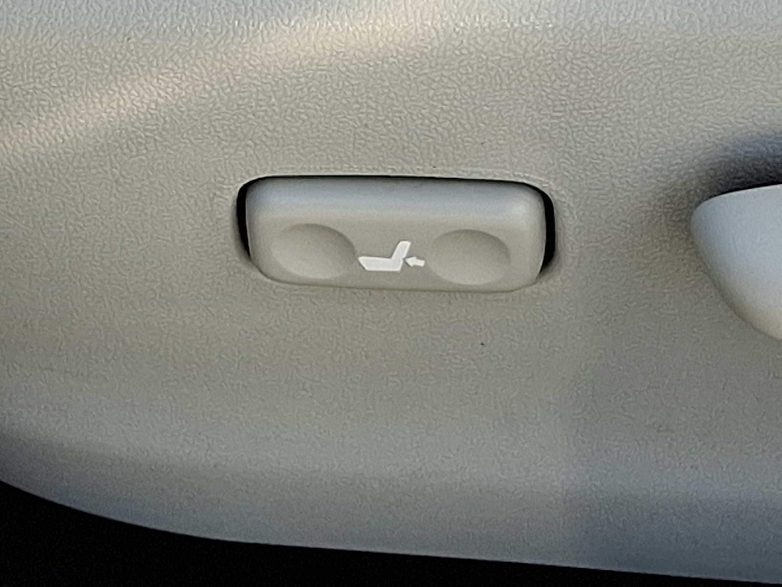 Thumbnail: 2013 Toyota Prius v - 22