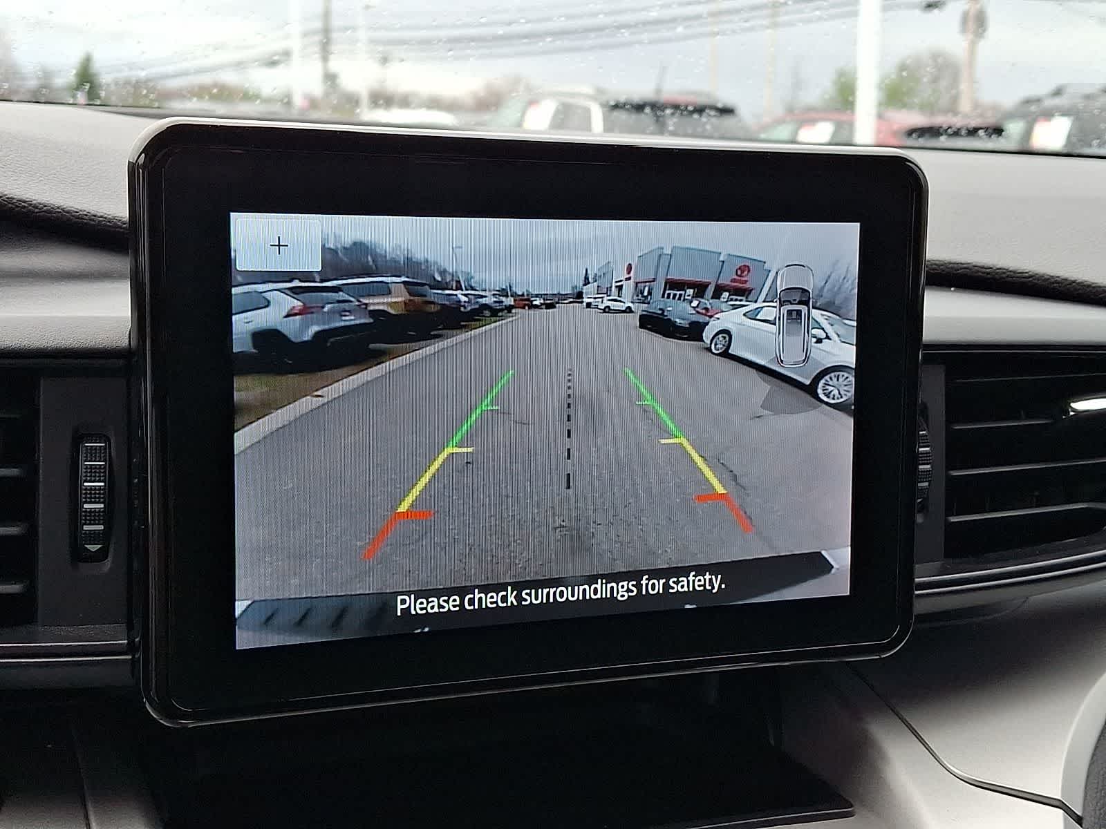 Thumbnail: 2022 Ford Explorer - 17