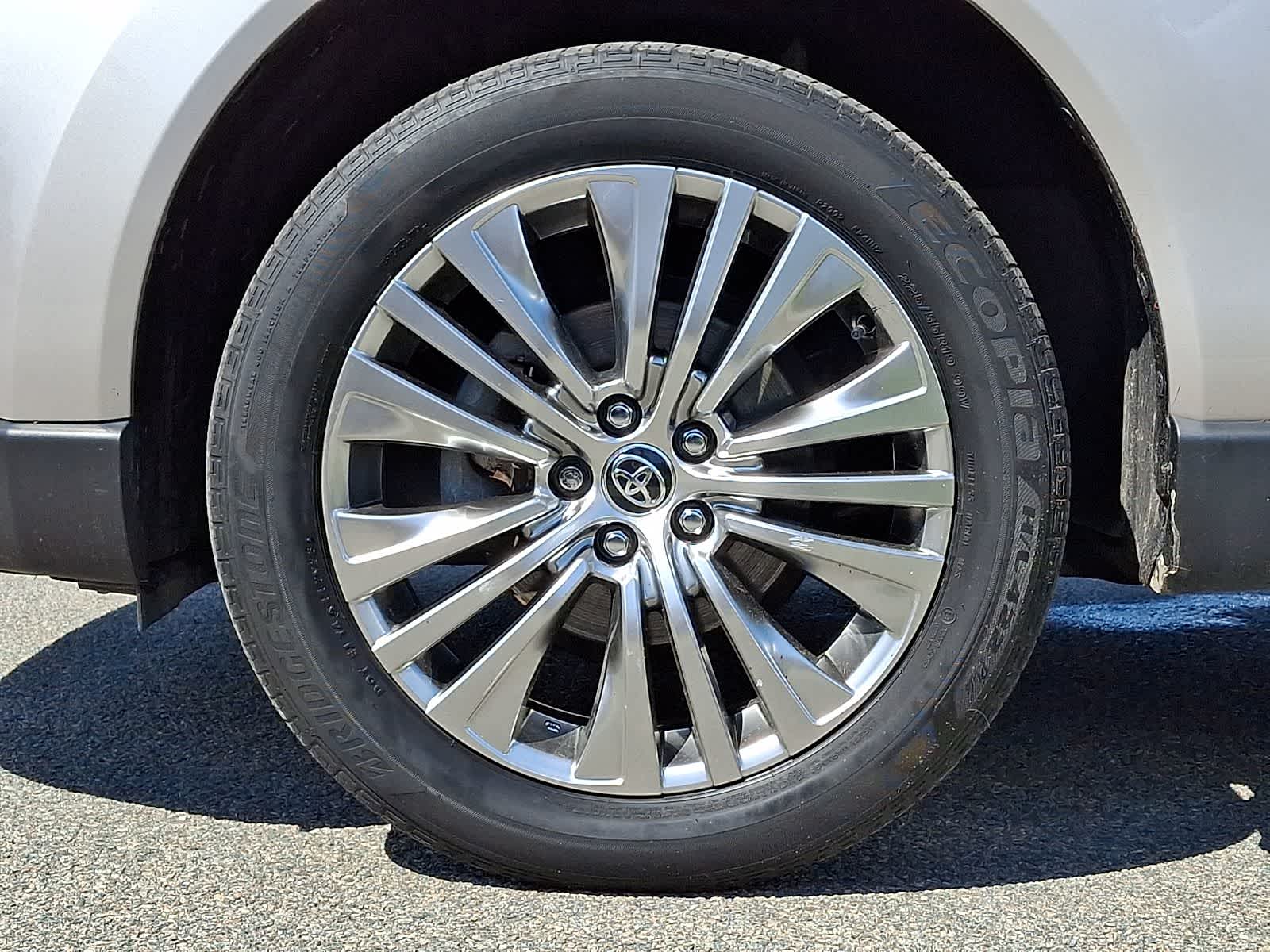 Thumbnail: 2023 Toyota Venza - 11