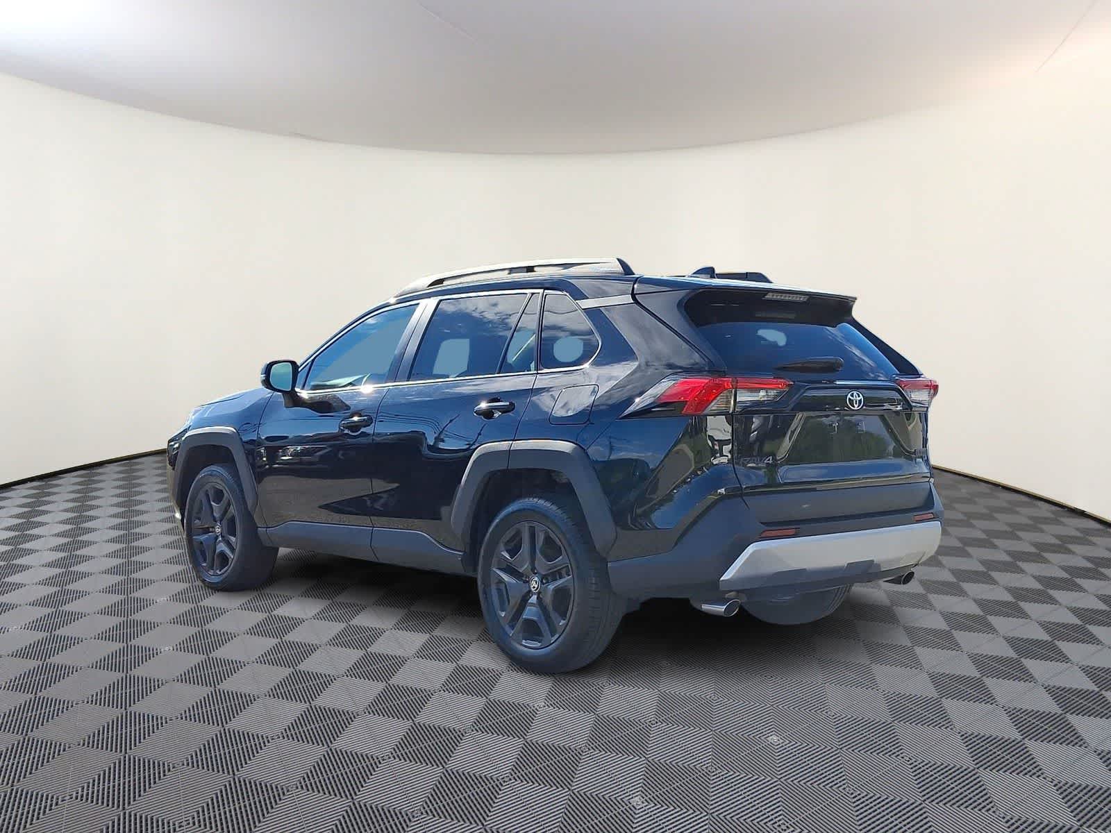 Thumbnail: 2024 Toyota RAV4 - 9
