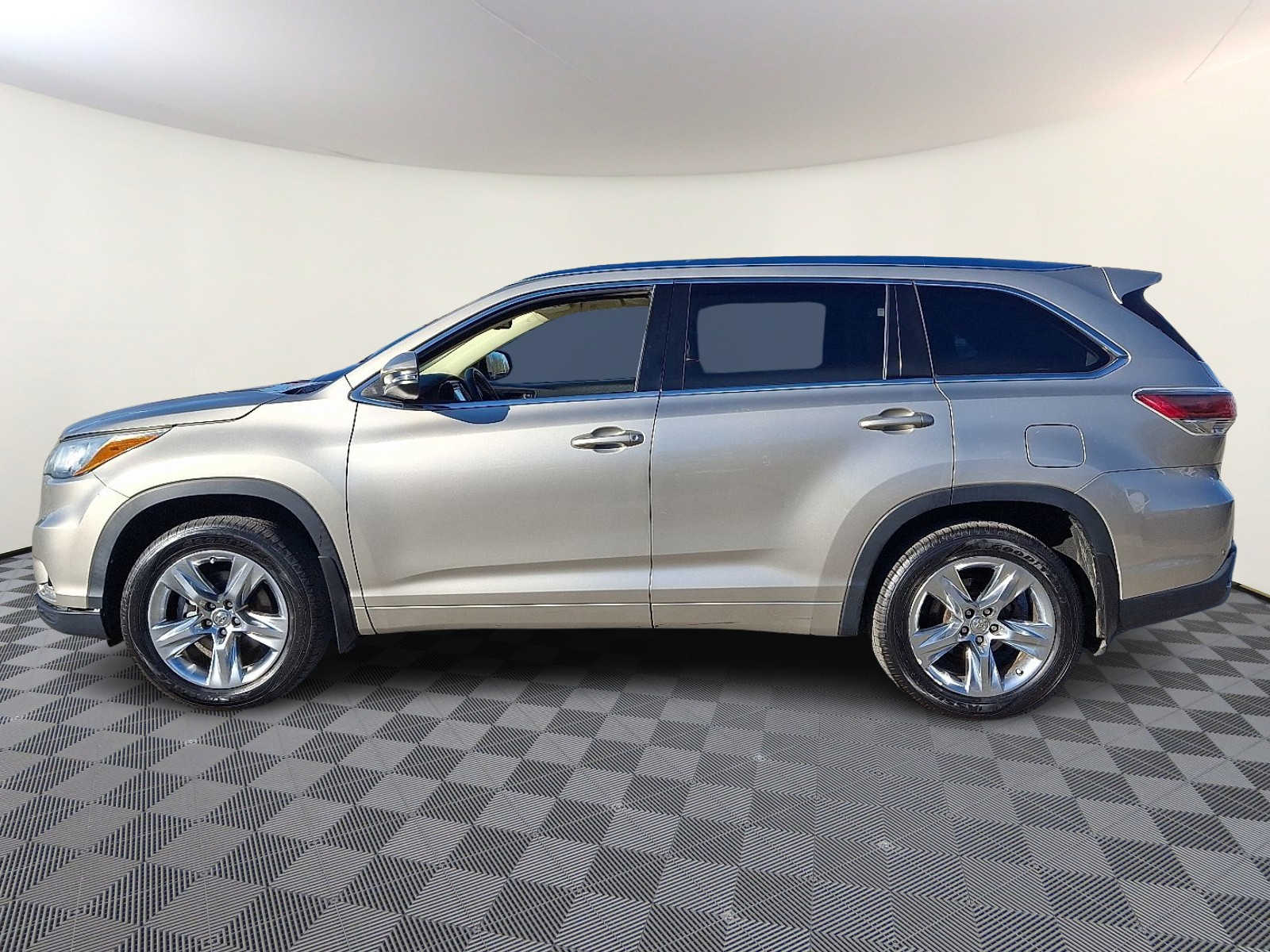 Thumbnail: 2015 Toyota Highlander - 9