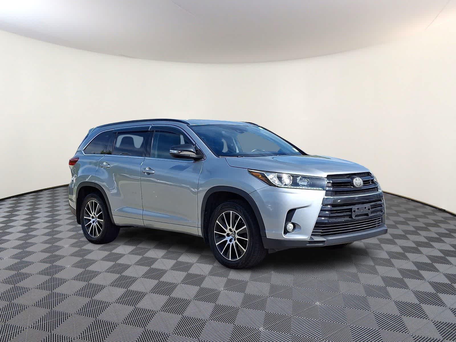 Thumbnail: 2017 Toyota Highlander - 5