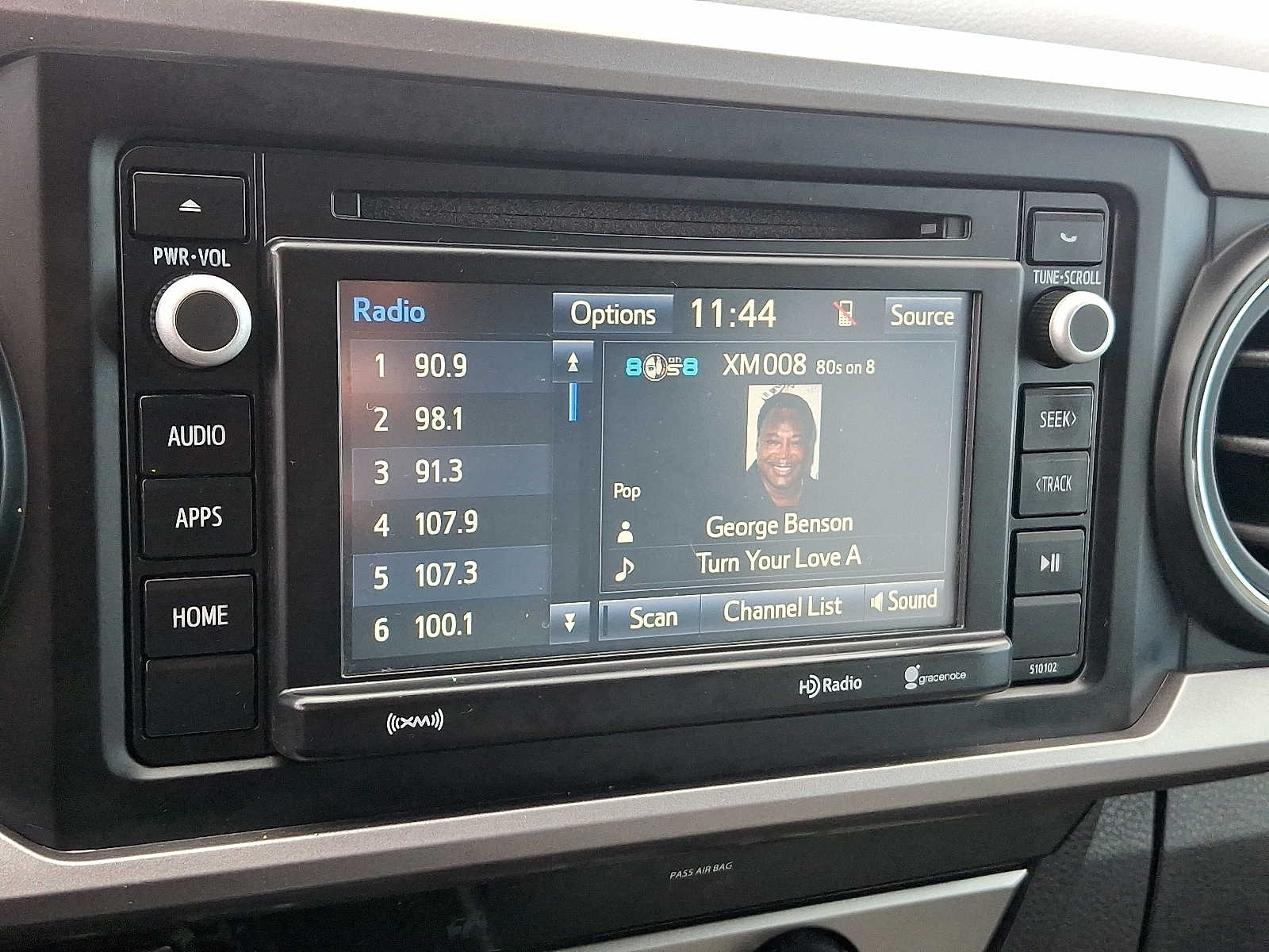 Thumbnail: 2018 Toyota Tacoma - 15