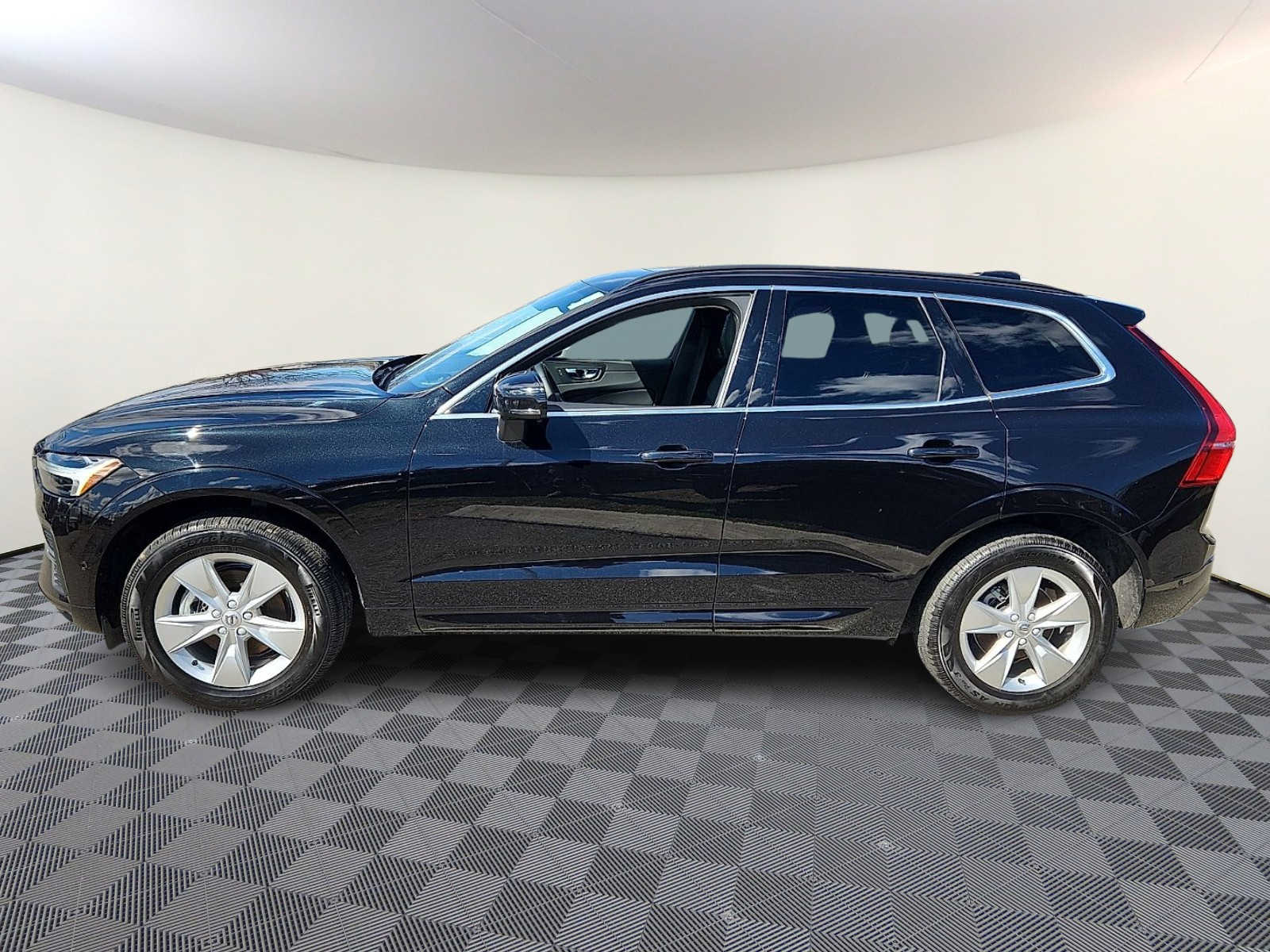 Thumbnail: 2022 Volvo XC60 - 8