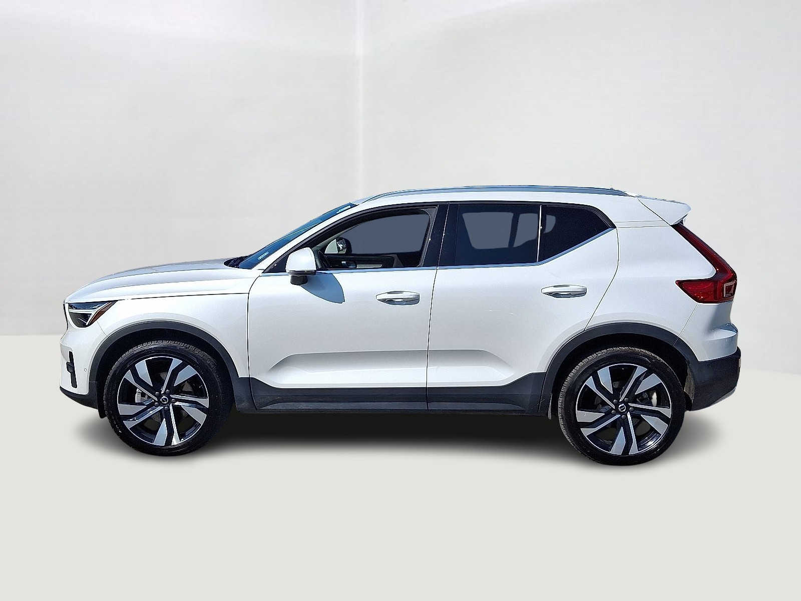 Thumbnail: 2024 Volvo XC40 - 8