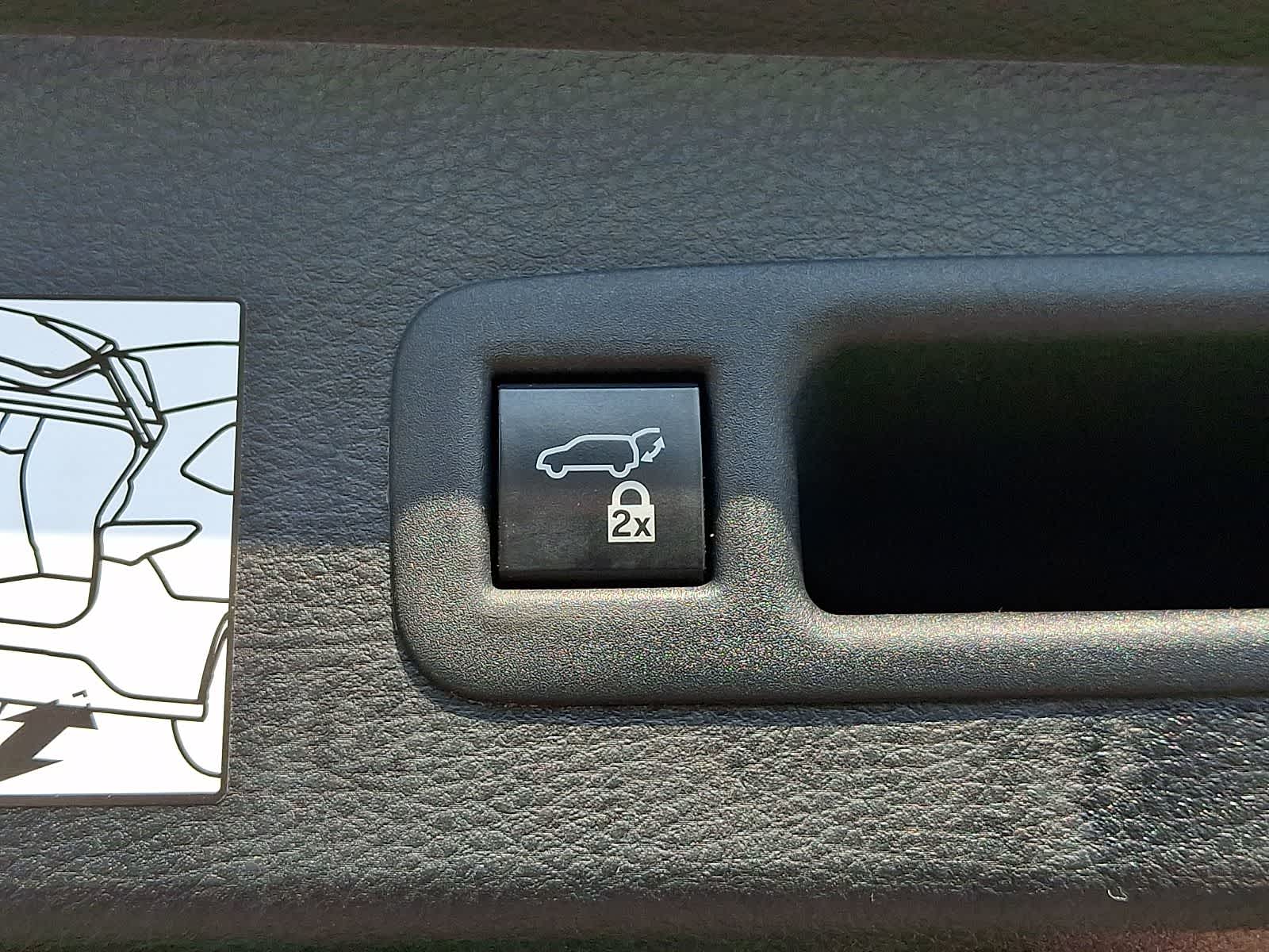 Thumbnail: 2021 Toyota Sienna - 33