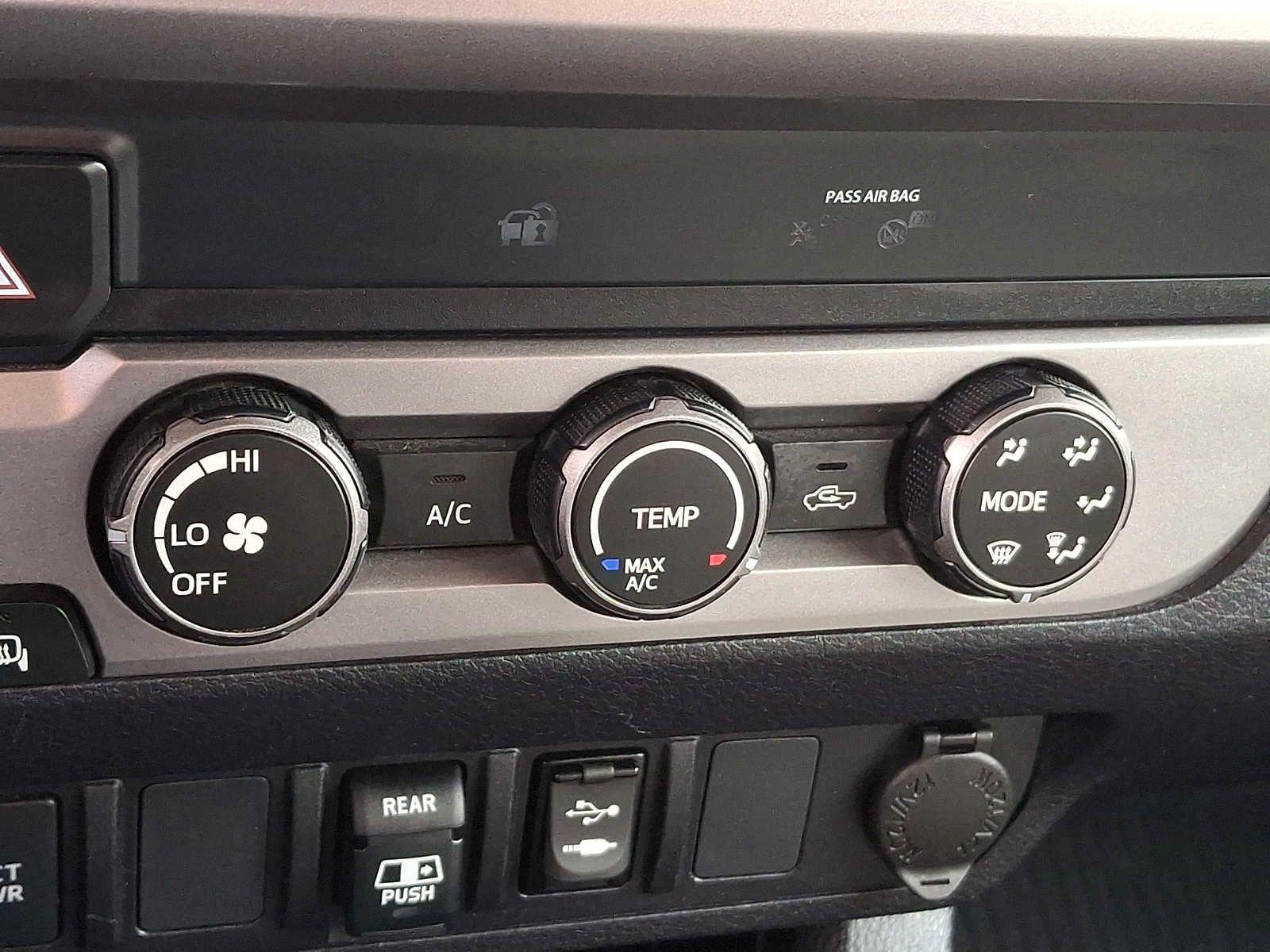 Thumbnail: 2019 Toyota Tacoma - 18