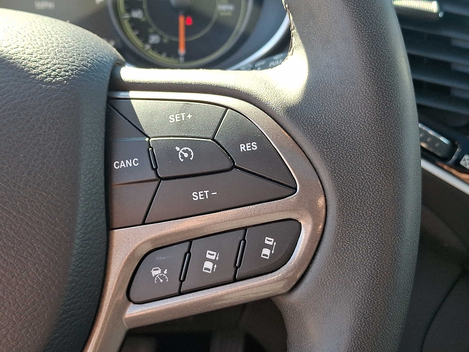 Thumbnail: 2022 Jeep Cherokee - 20