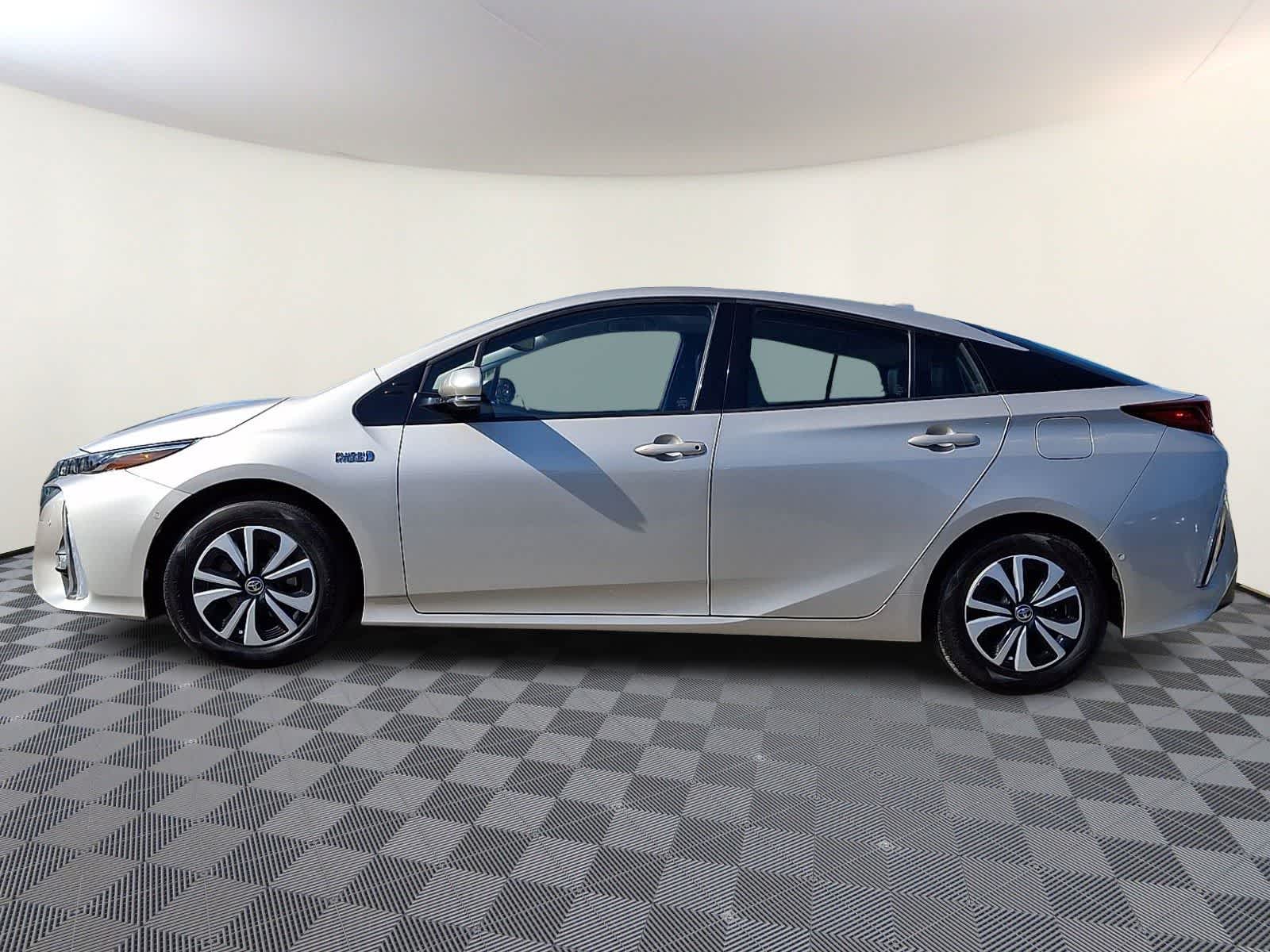 Thumbnail: 2017 Toyota Prius Prime - 10