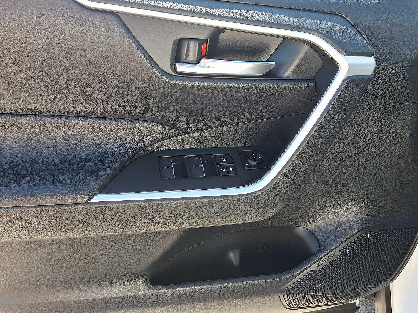 Thumbnail: 2023 Toyota RAV4 - 16