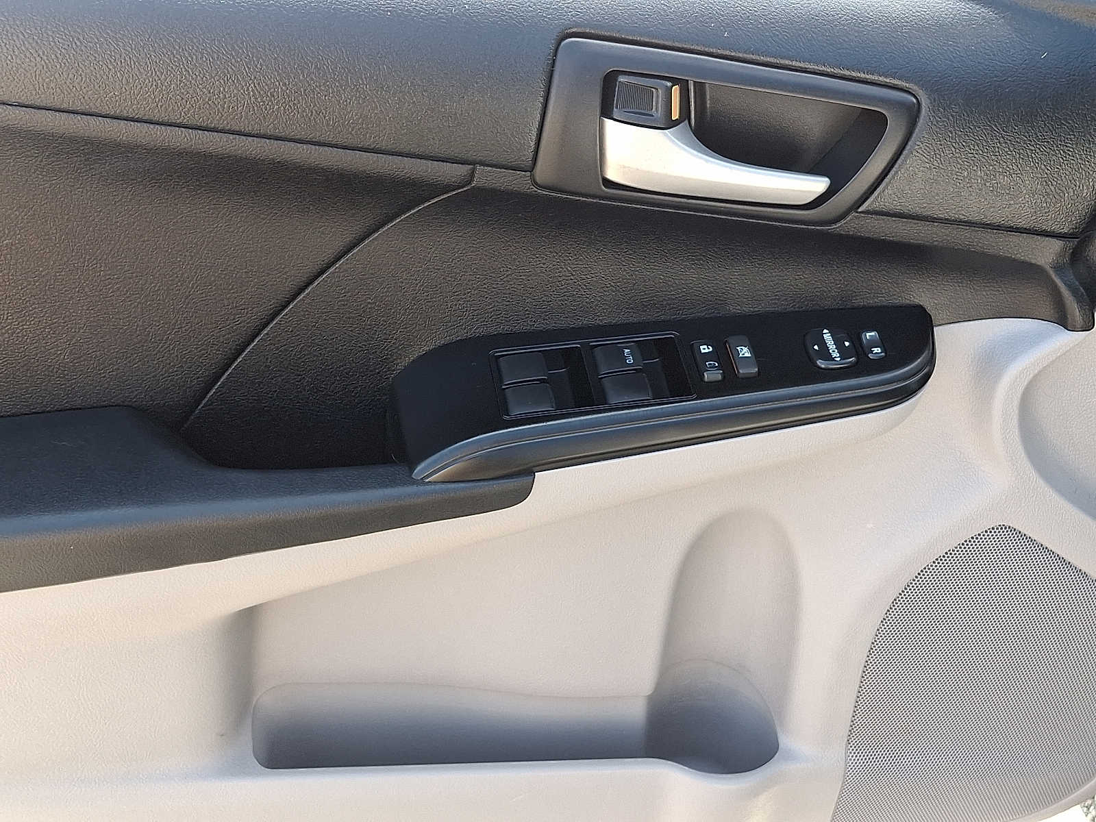 Thumbnail: 2012 Toyota Camry - 14