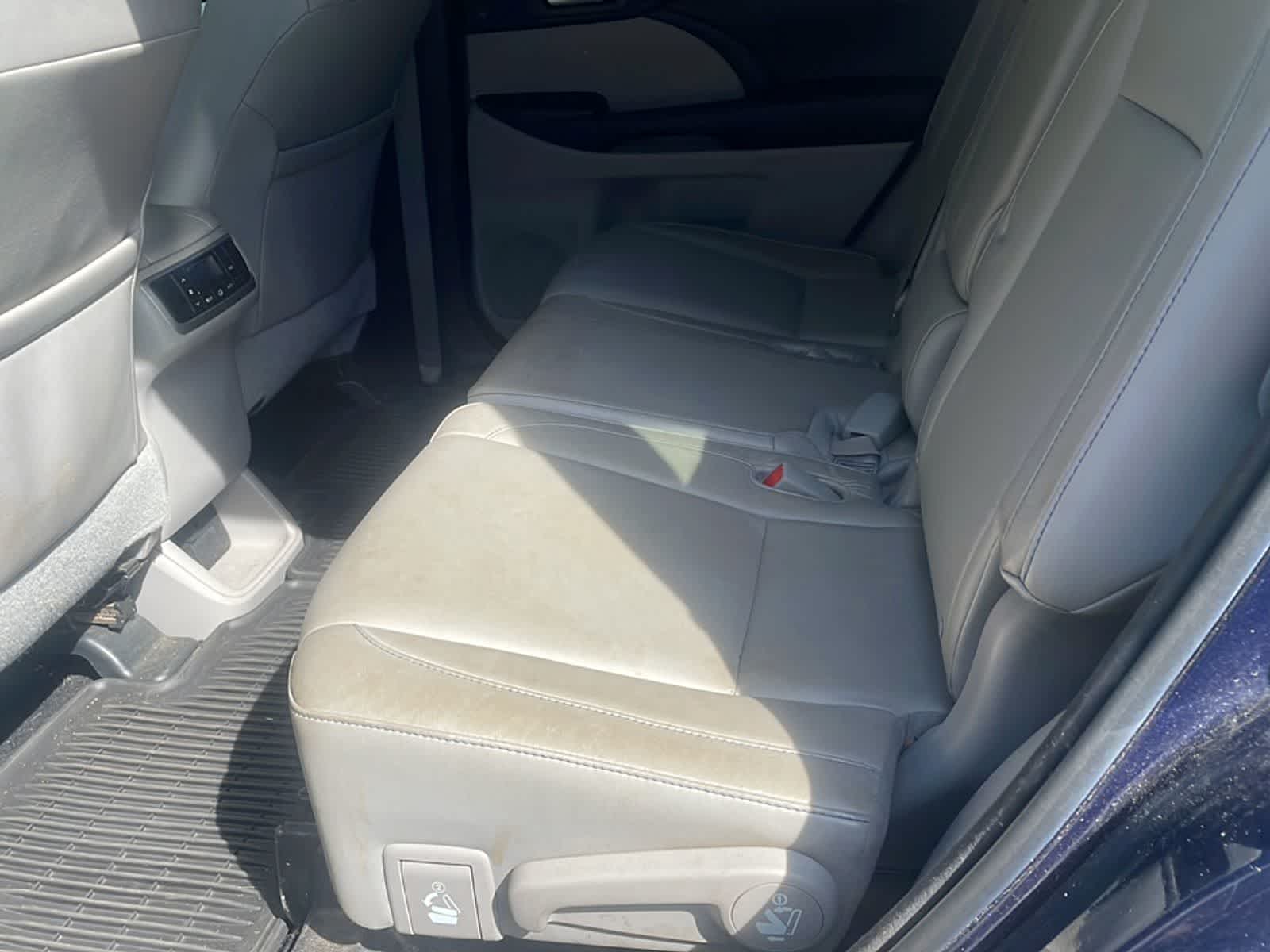 Thumbnail: 2016 Toyota Highlander - 13