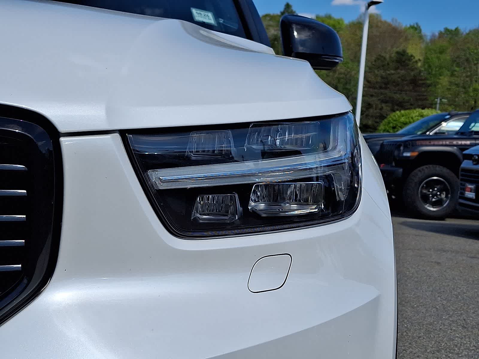 Thumbnail: 2022 Volvo XC40 - 10