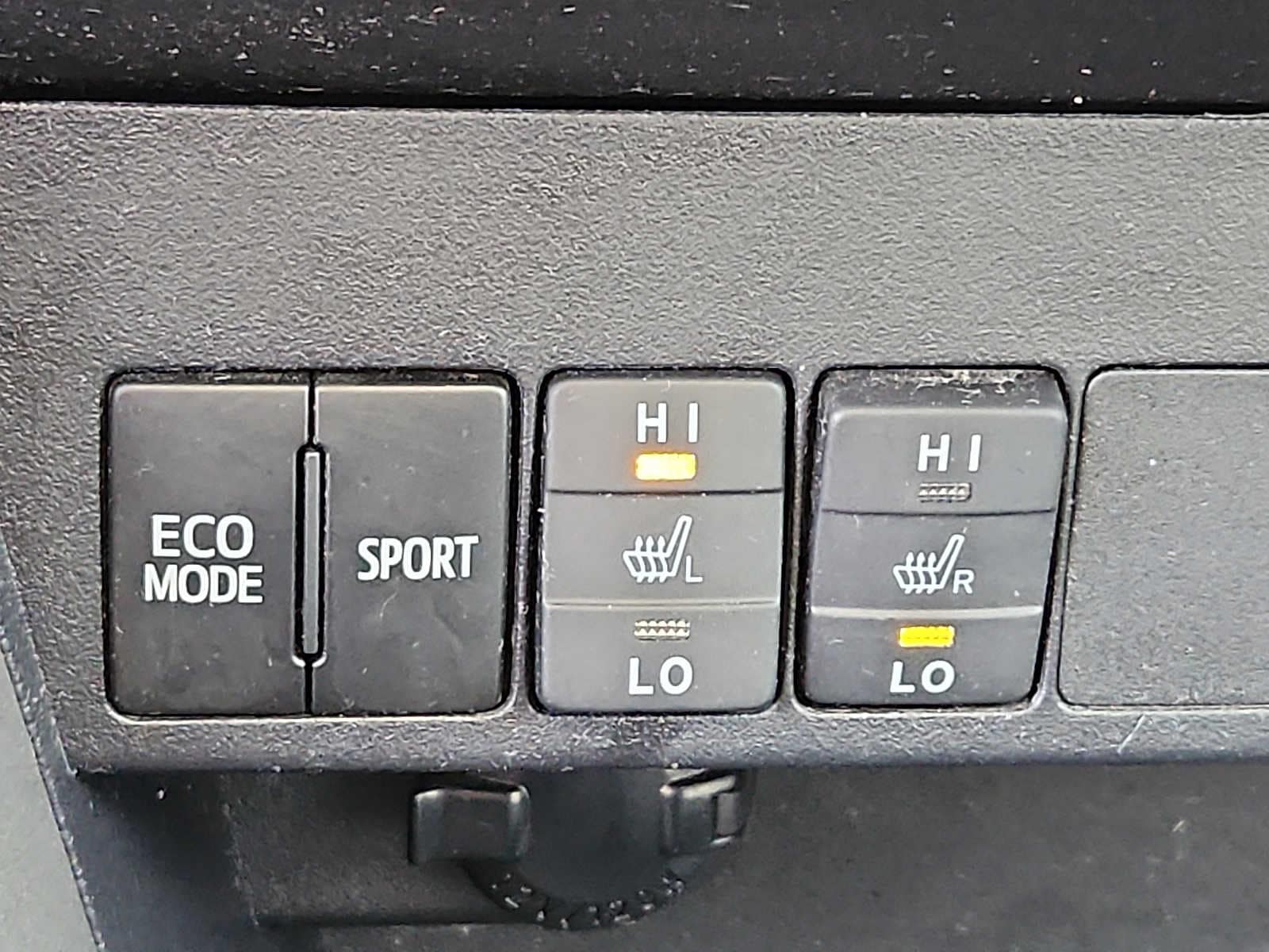 Thumbnail: 2017 Toyota RAV4 - 27