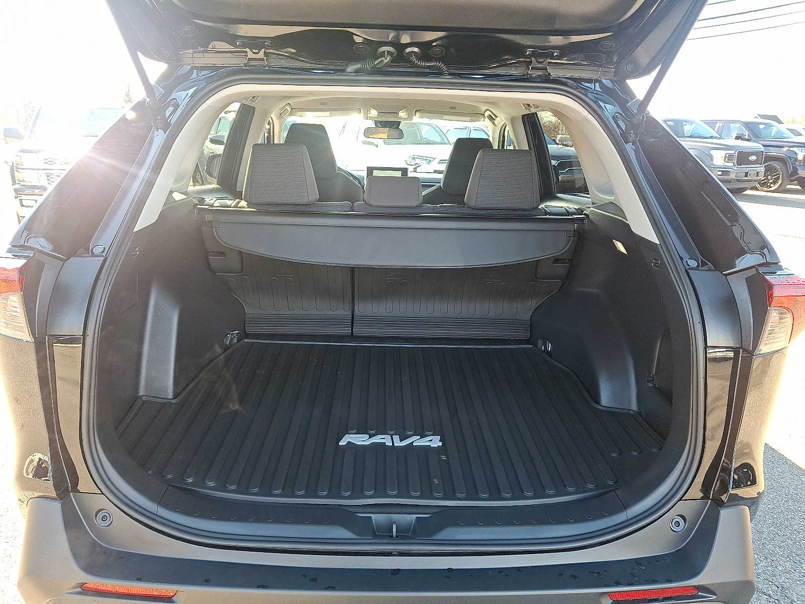 Thumbnail: 2025 Toyota RAV4 - 28