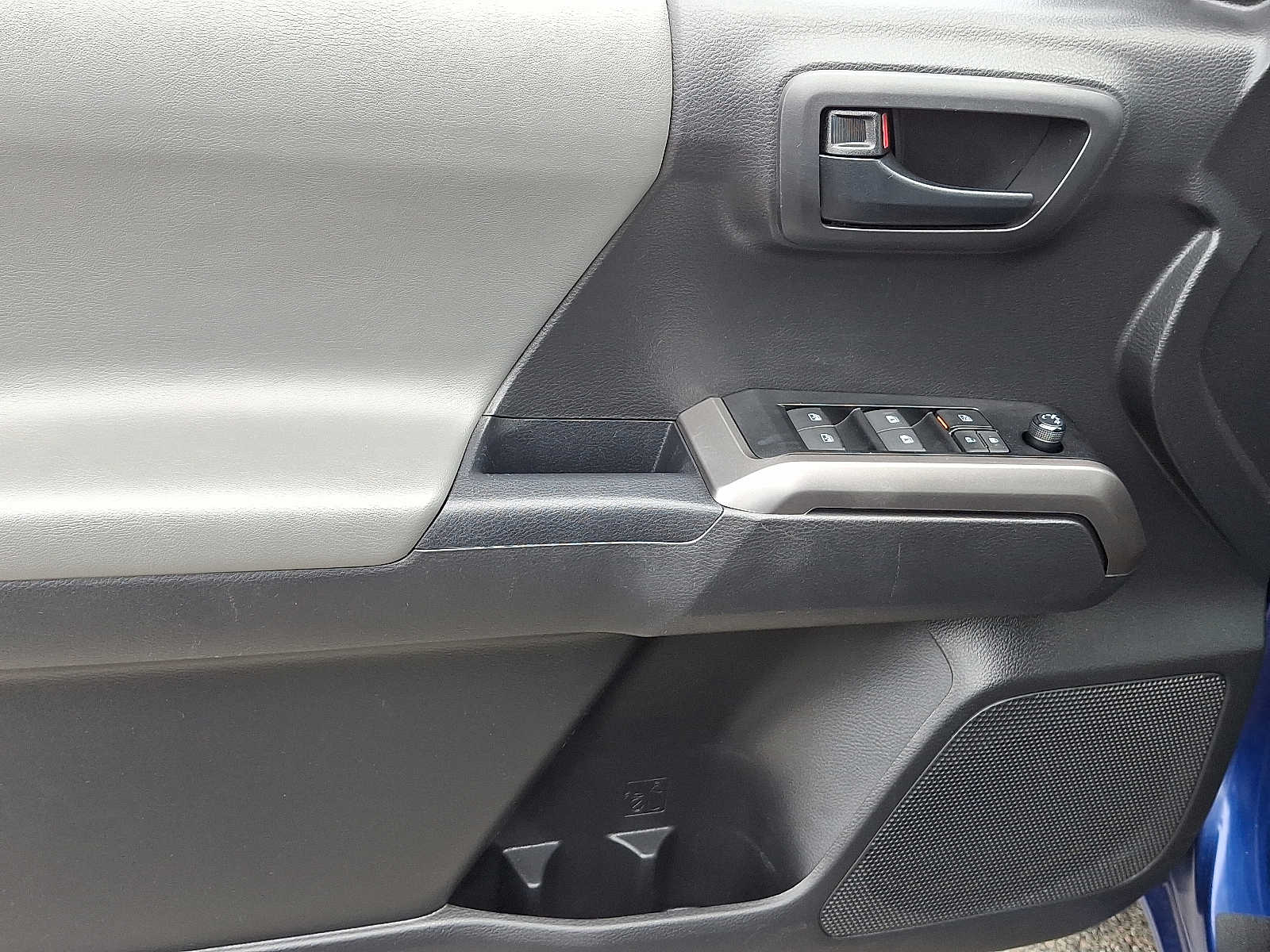 Thumbnail: 2023 Toyota Tacoma - 15