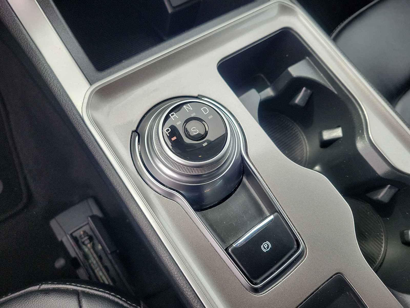 Thumbnail: 2024 Ford Edge - 15