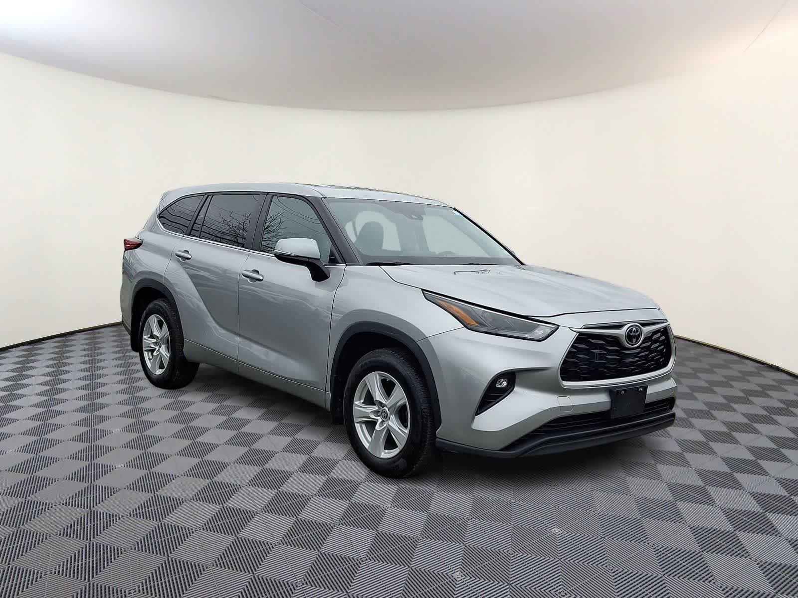 Thumbnail: 2023 Toyota Highlander - 5