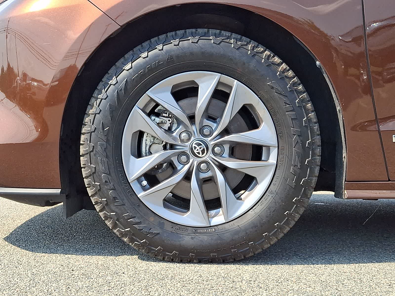 Thumbnail: 2021 Toyota Sienna - 11