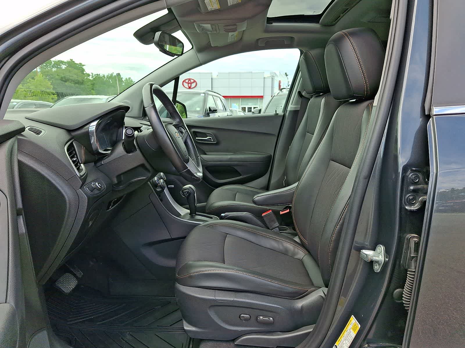 Thumbnail: 2018 Chevrolet Trax - 14