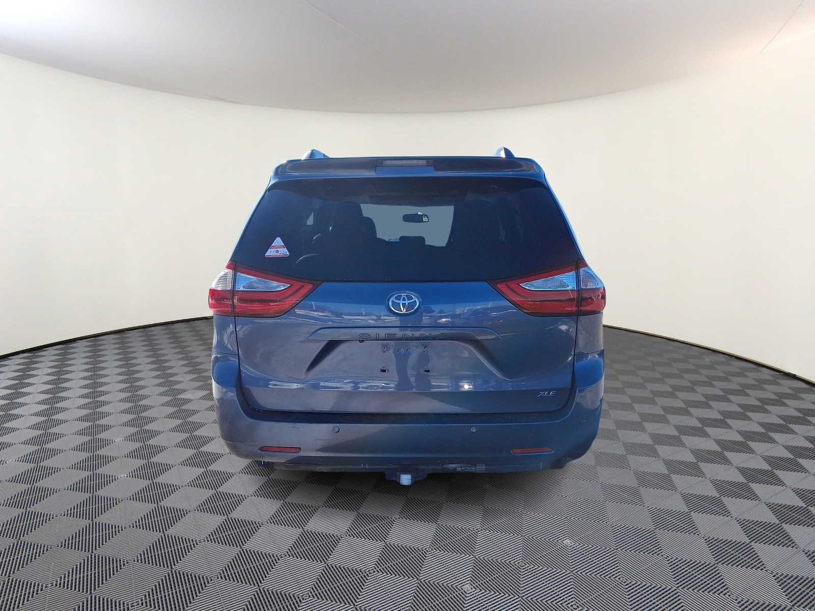 Thumbnail: 2015 Toyota Sienna - 7