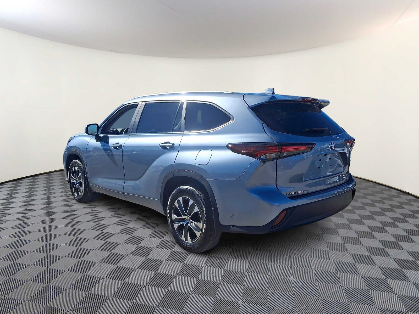 Thumbnail: 2024 Toyota Highlander - 9