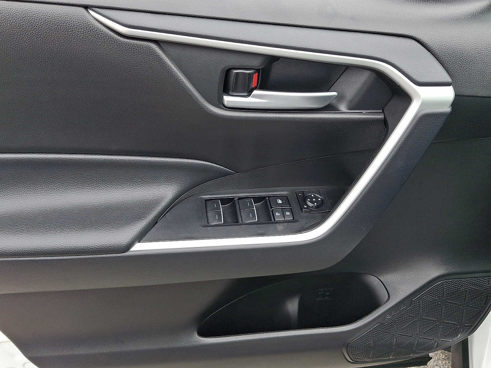 Thumbnail: 2025 Toyota RAV4 - 15